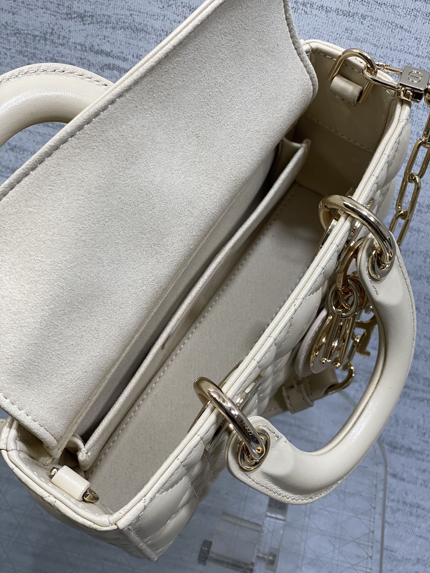 浅米色现货‼️D-joy最新mini系列，说micro太小，小号太大的宝贝们都看过来，新出的mini尺寸