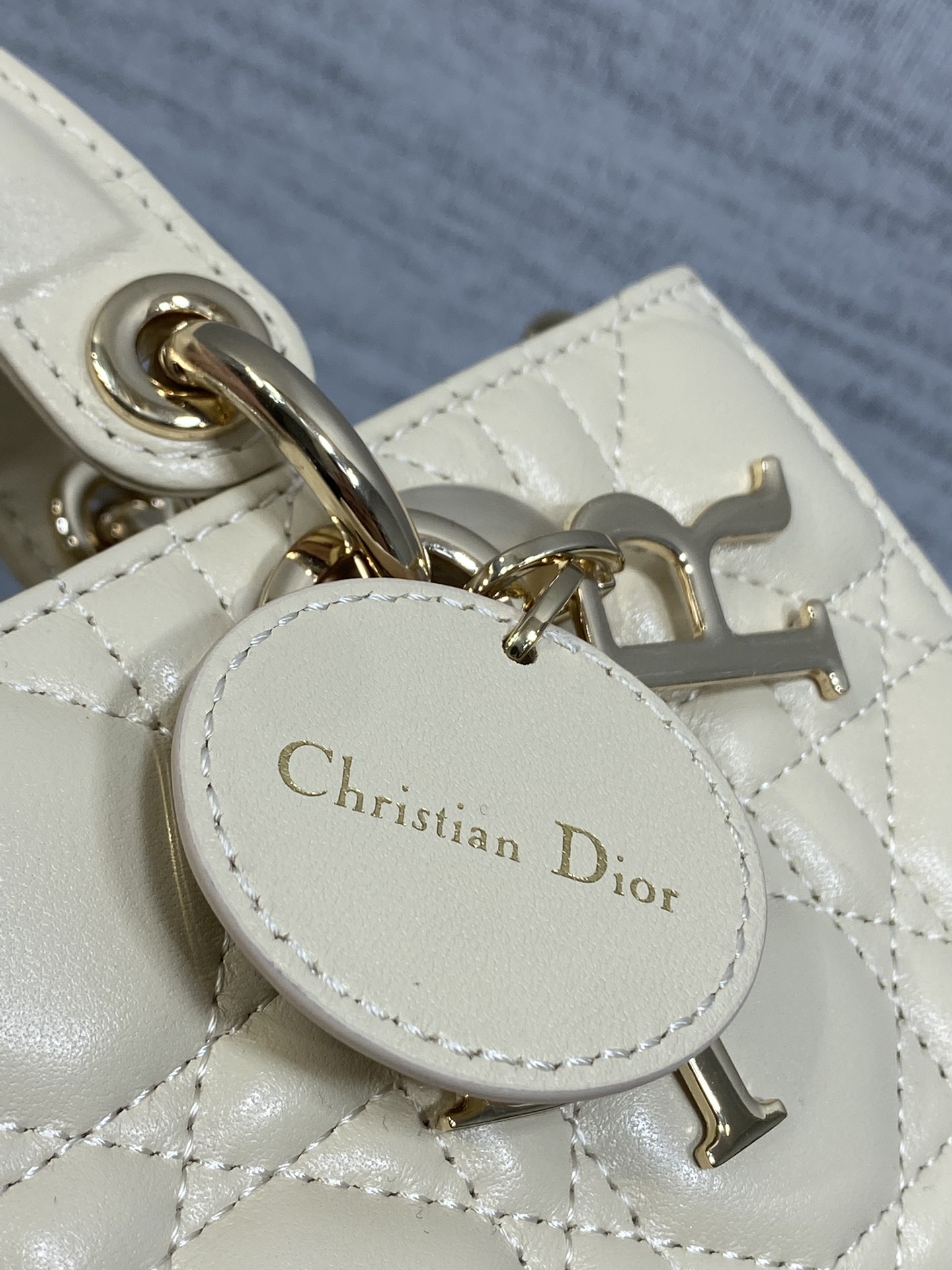 浅米色现货‼️D-joy最新mini系列，说micro太小，小号太大的宝贝们都看过来，新出的mini尺寸