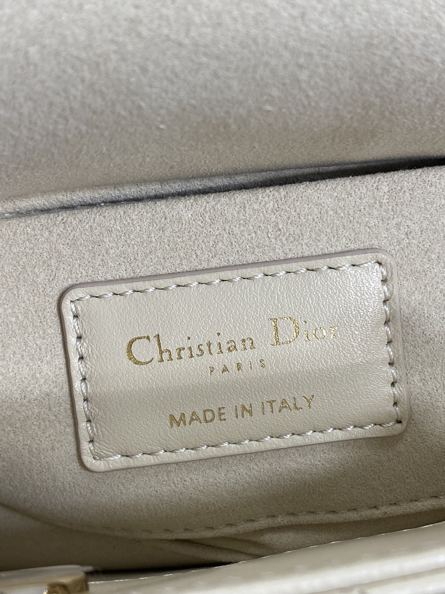 浅米色现货‼️D-joy最新mini系列，说micro太小，小号太大的宝贝们都看过来，新出的mini尺寸