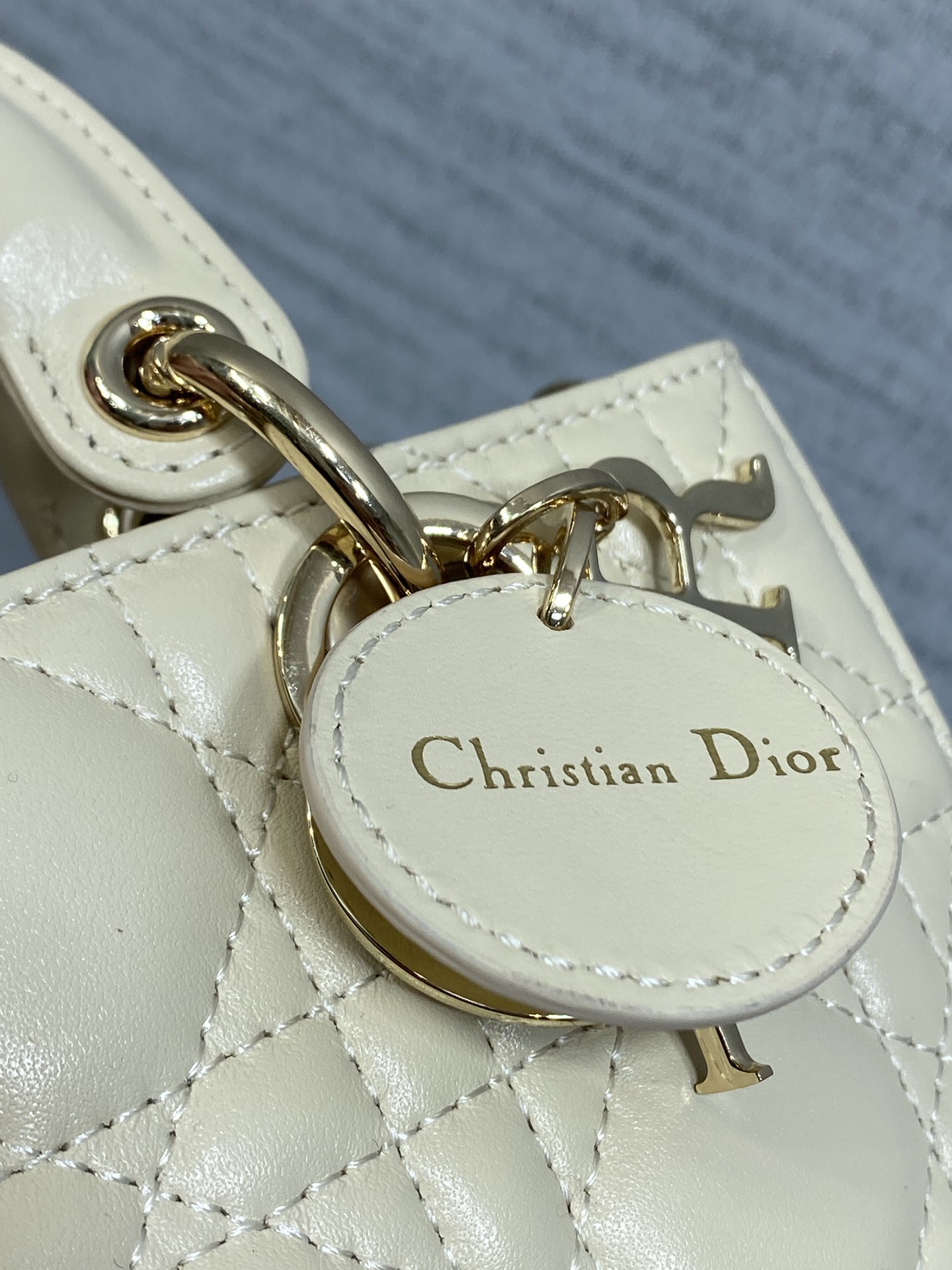 浅米色迷你现货‼️D-Joy bag羊皮2023款时尚果然就是轮回，回归了一把中古戴妃长方包形，短链条➕