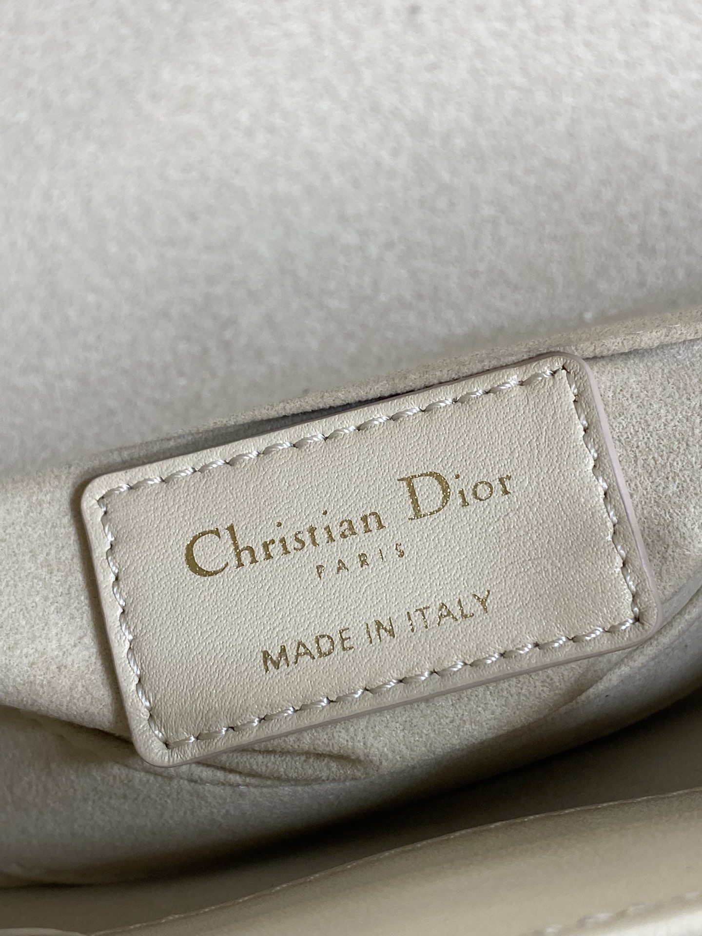 浅米色迷你现货‼️D-Joy bag羊皮2023款时尚果然就是轮回，回归了一把中古戴妃长方包形，短链条➕