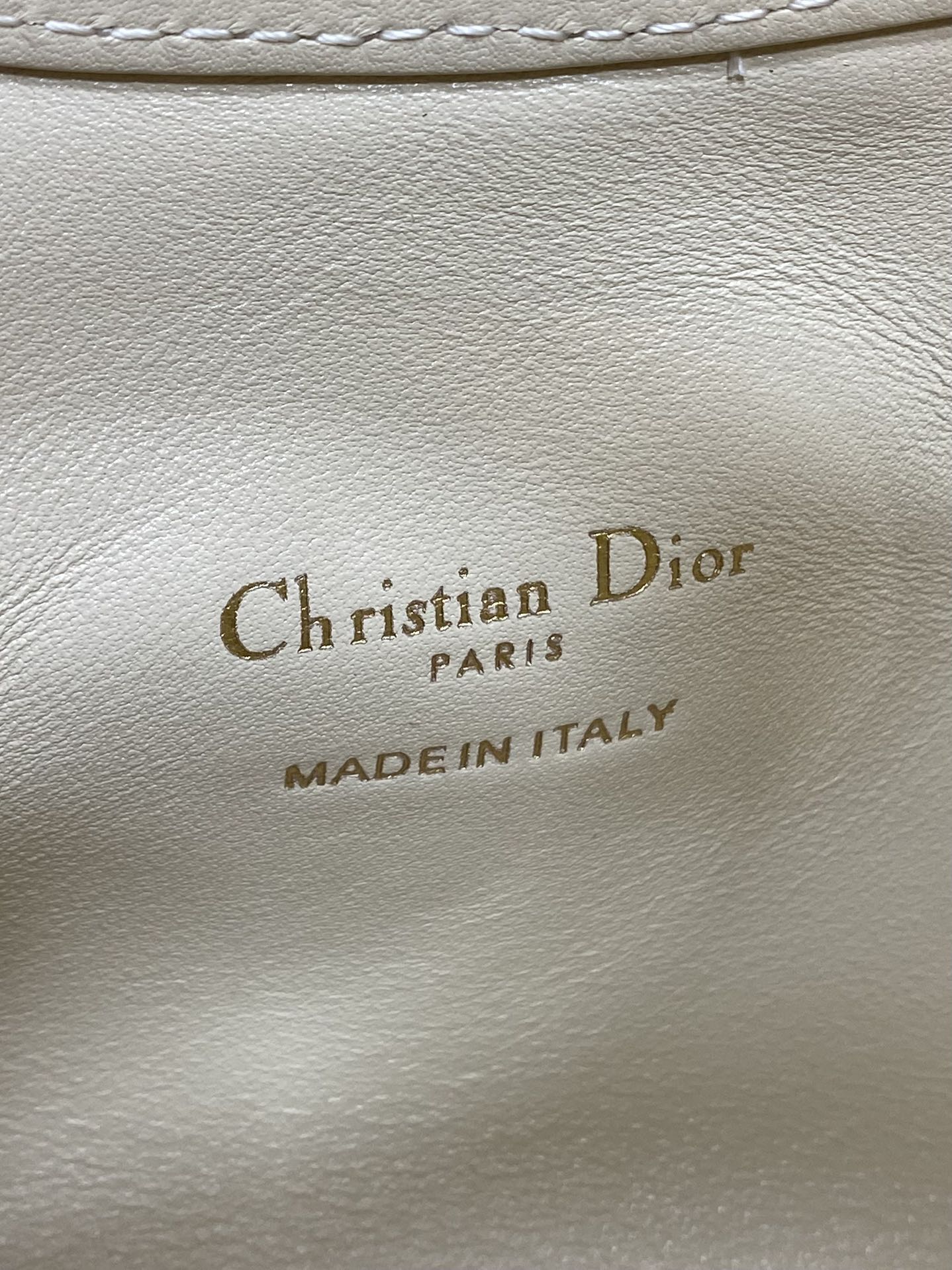 浅米色现货‼️Jolie ToP Handle 迷你链条包，对这种精致小包完全没有抵抗力✌️大包背着太累