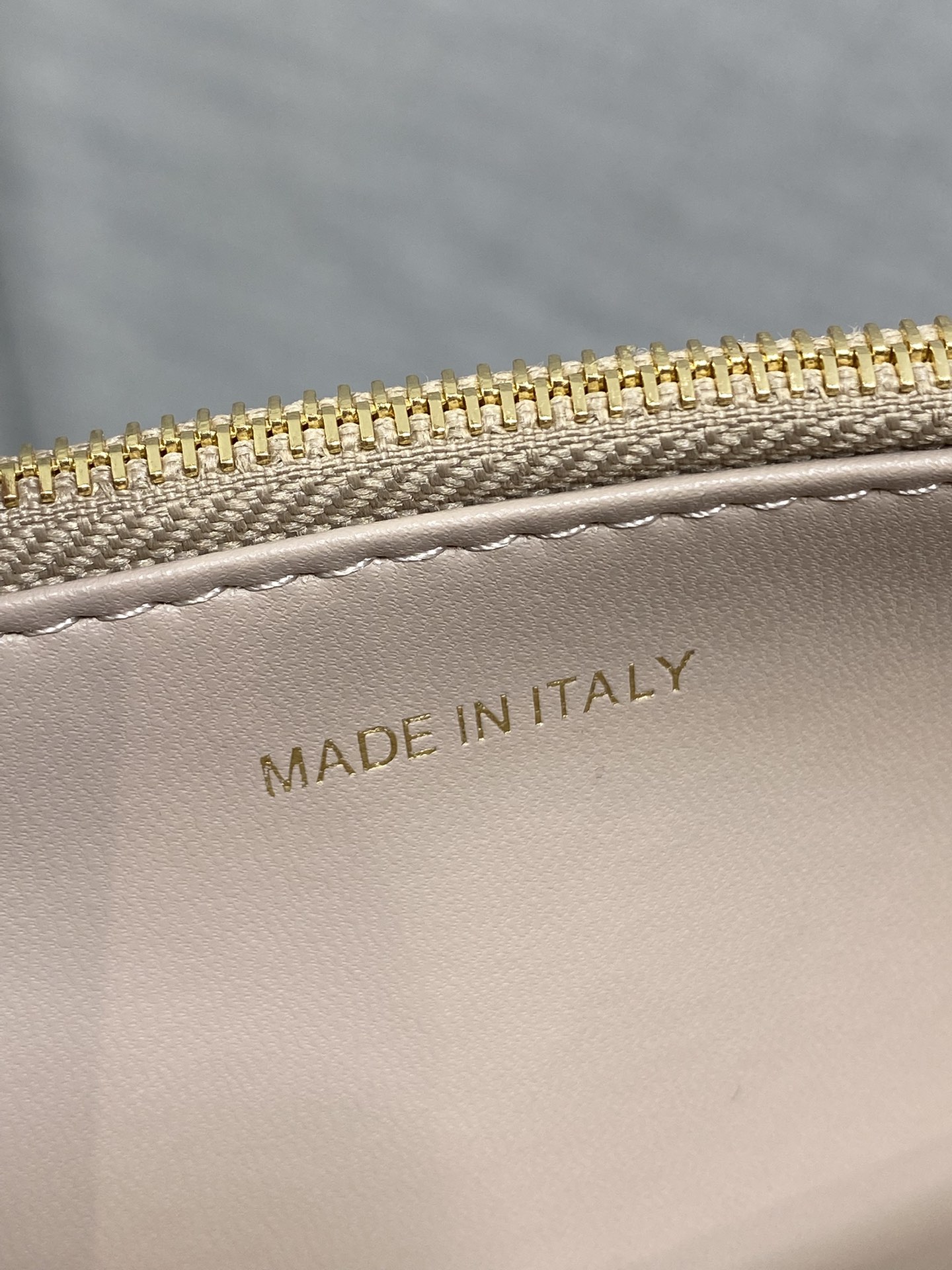 迷你现货‼️𝐃𝐢𝐨𝐫 𝐌𝐢𝐬𝐬 𝐂𝐚𝐫𝐨链条手袋 开挂啦开挂啦！！火爆全网🤤不出意外夏天最爱的一只小包了