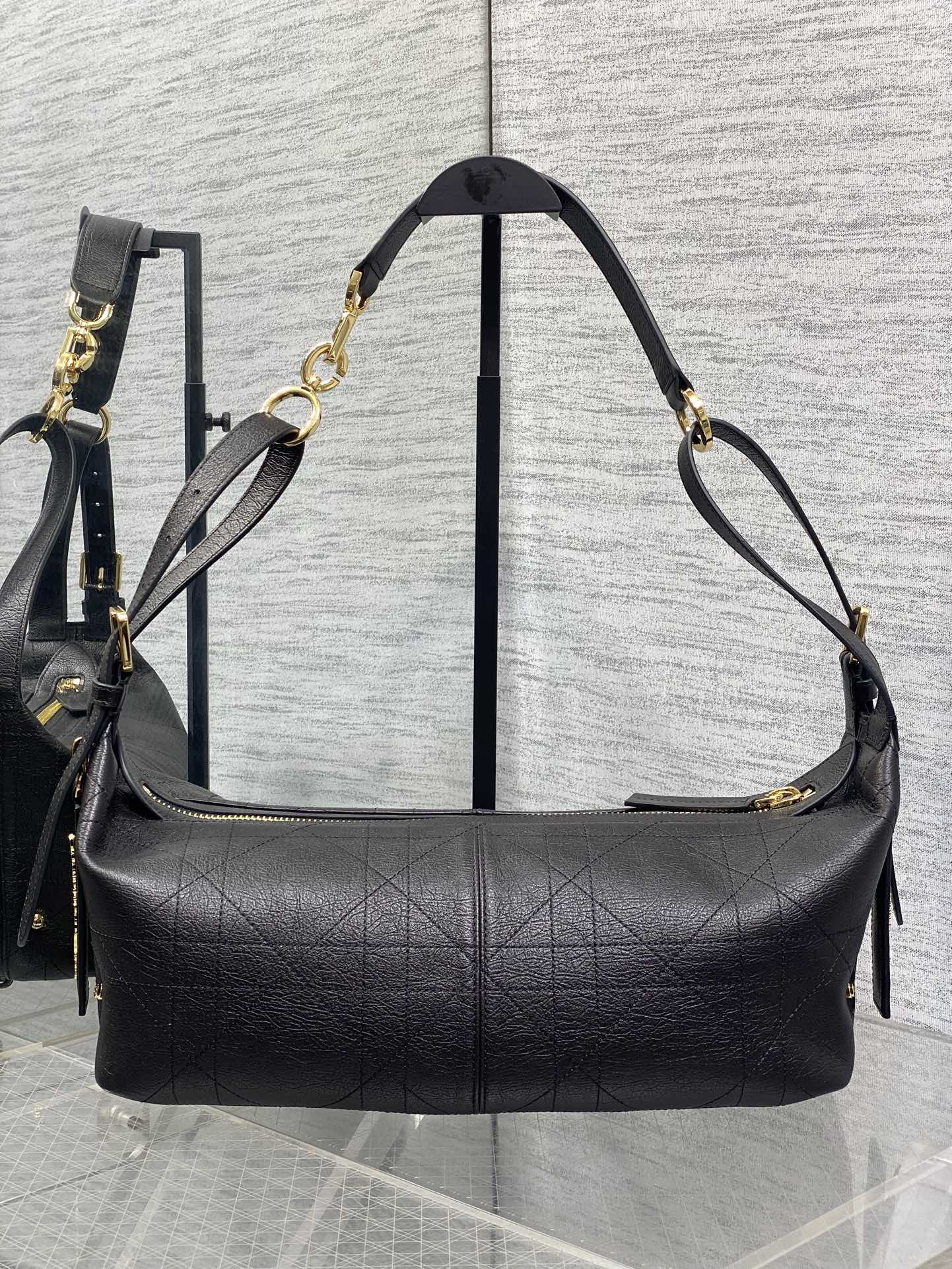 中号现货‼️Journey系列中号最新山羊纹，开年就王炸，直接击中心巴上，自带松弛感的hobo包，包形柔