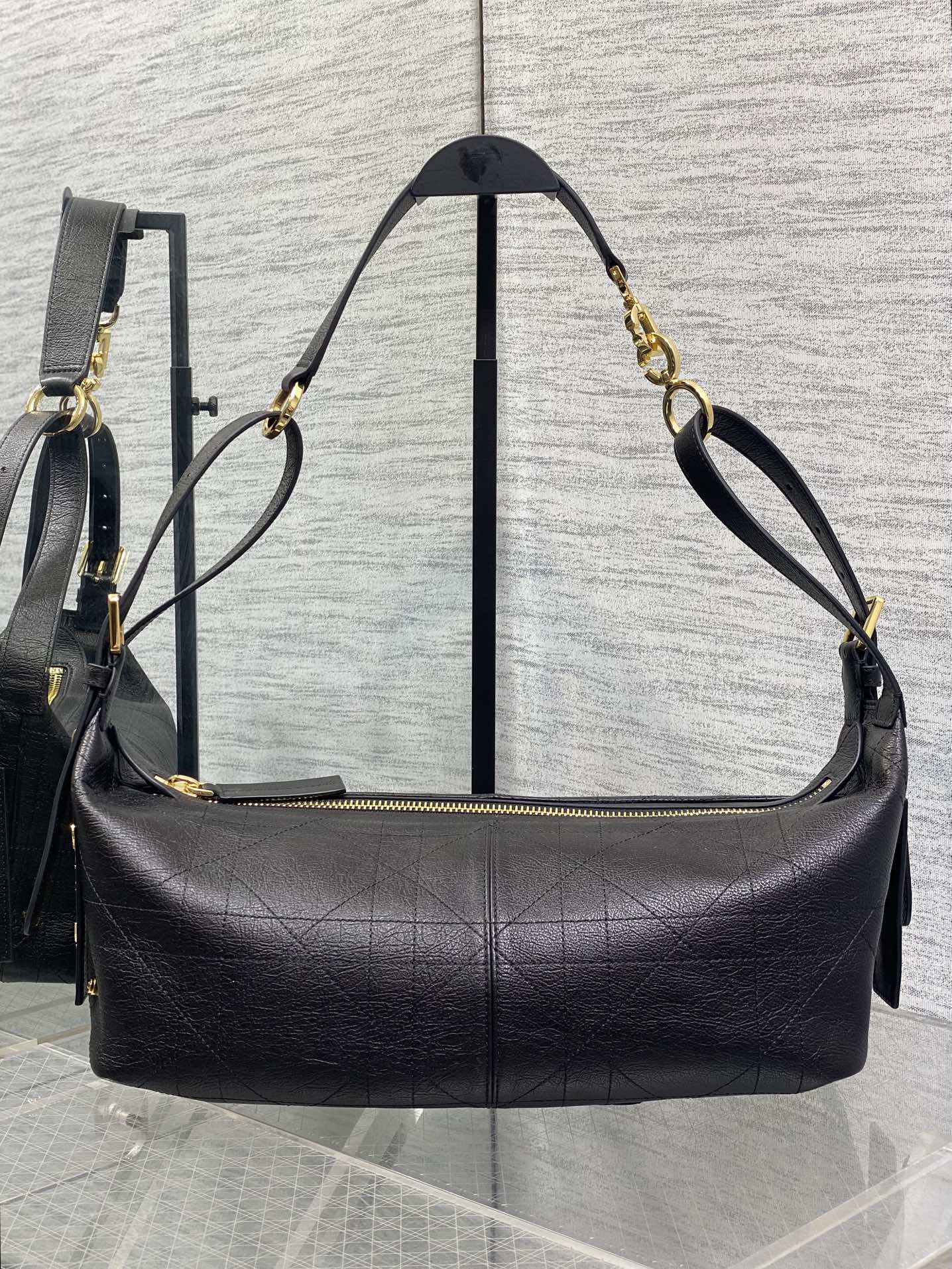 中号现货‼️Journey系列中号最新山羊纹，开年就王炸，直接击中心巴上，自带松弛感的hobo包，包形柔