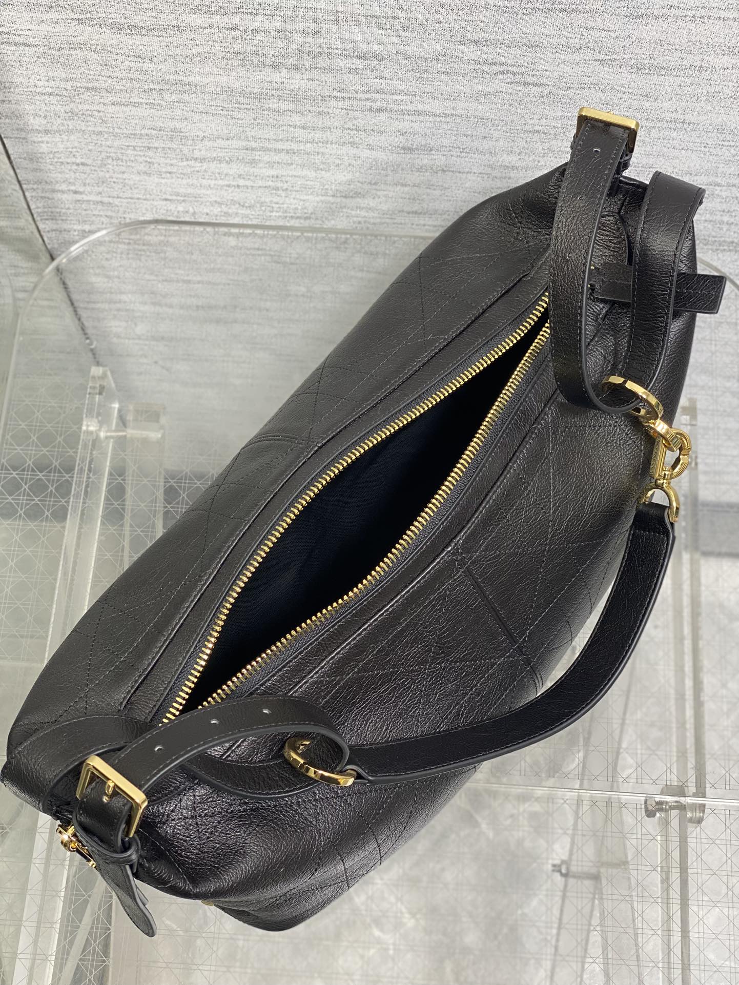 中号现货‼️Journey系列中号最新山羊纹，开年就王炸，直接击中心巴上，自带松弛感的hobo包，包形柔