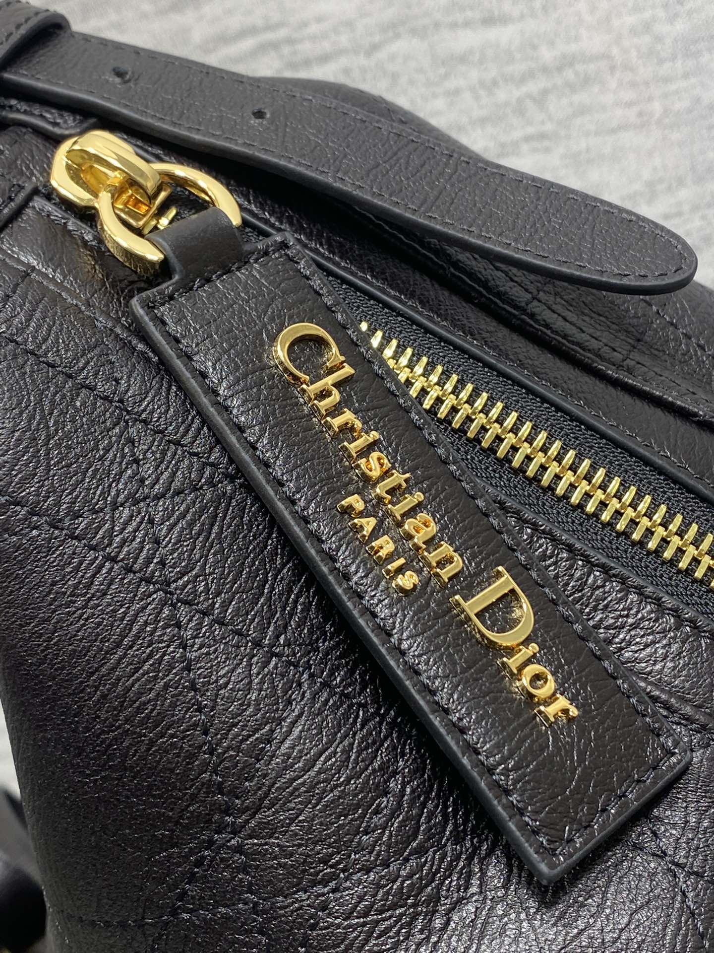 中号现货‼️Journey系列中号最新山羊纹，开年就王炸，直接击中心巴上，自带松弛感的hobo包，包形柔