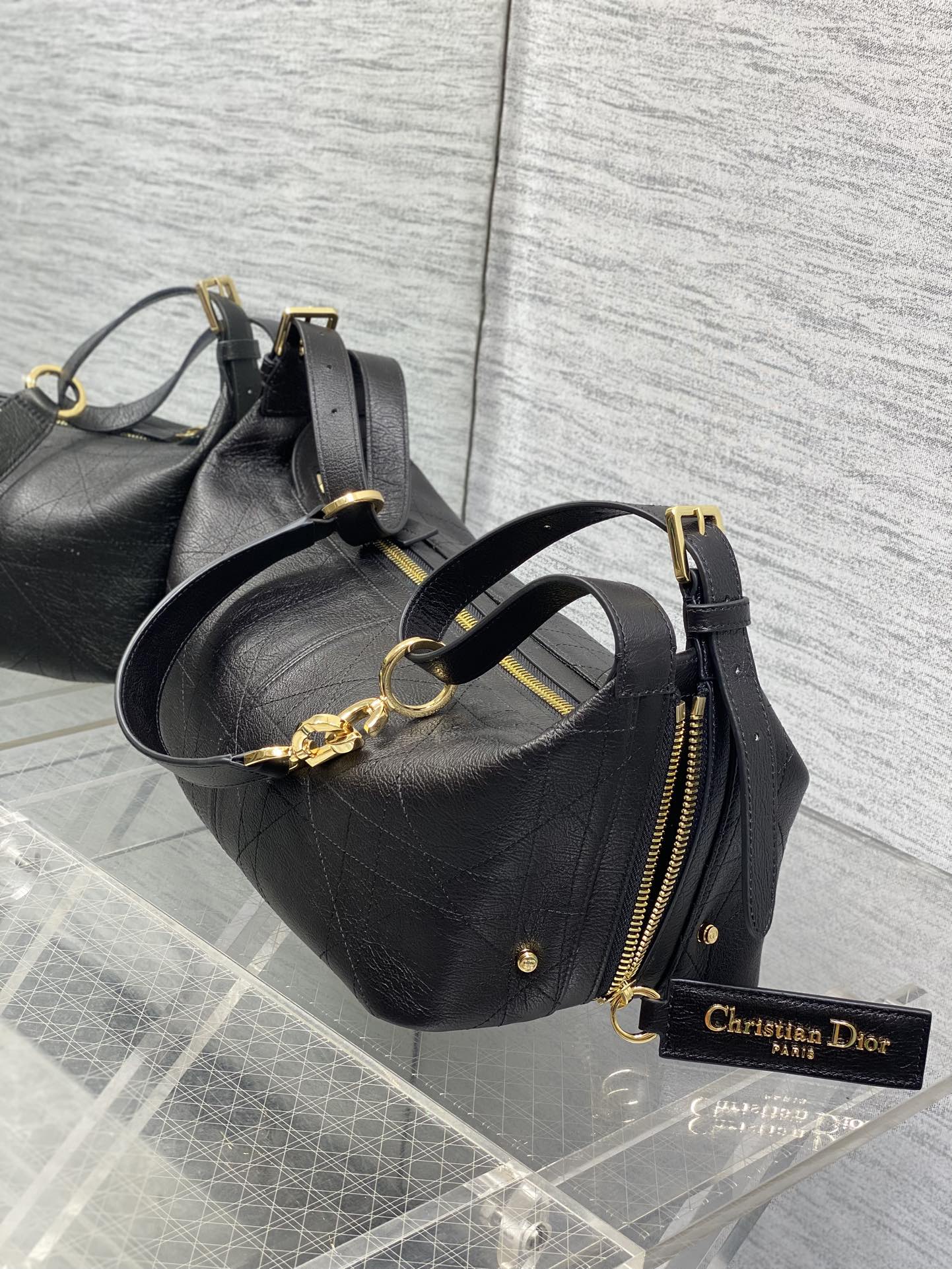 中号现货‼️Journey系列中号最新山羊纹，开年就王炸，直接击中心巴上，自带松弛感的hobo包，包形柔