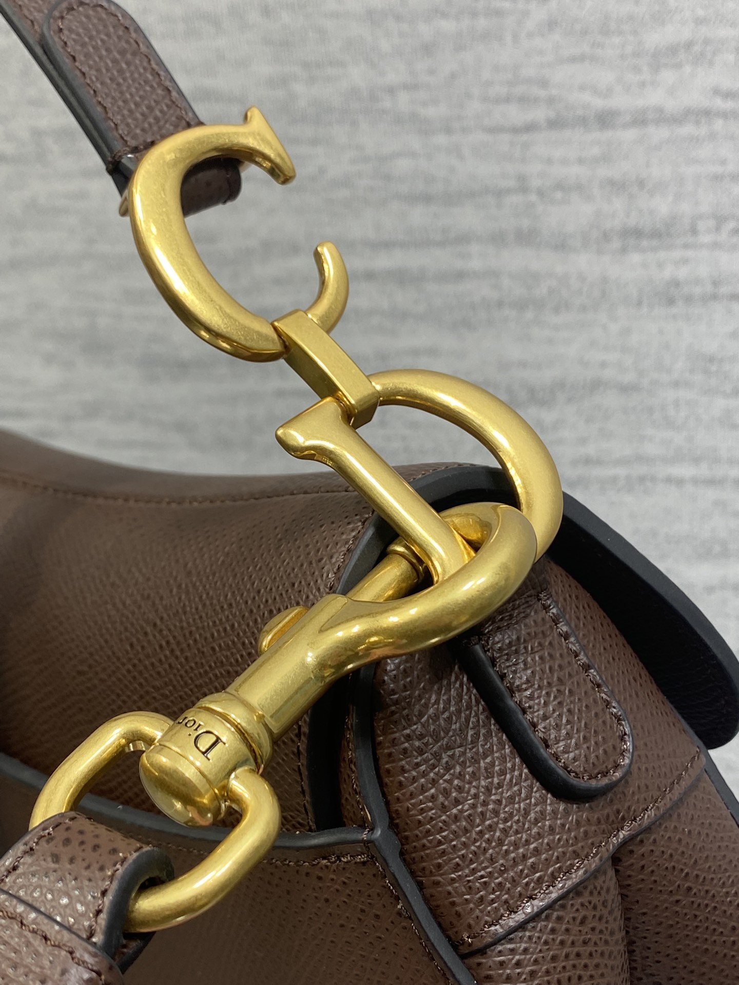 现货‼️CD Saddle经典马鞍包🈶️王者中的王者，地位不可撼动☝️席卷了整个时尚圈今年依旧火爆啊🍀这