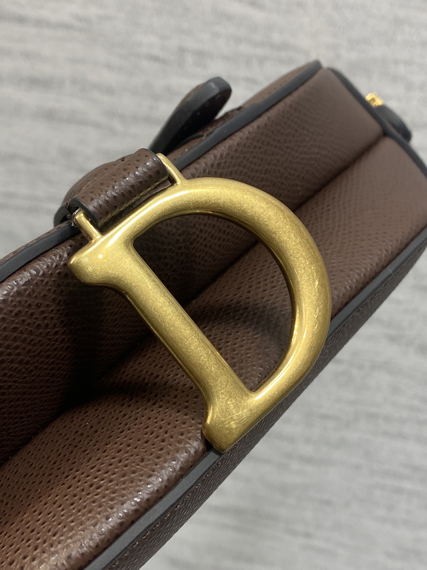 现货‼️CD Saddle经典马鞍包🈶️王者中的王者，地位不可撼动☝️席卷了整个时尚圈今年依旧火爆啊🍀这