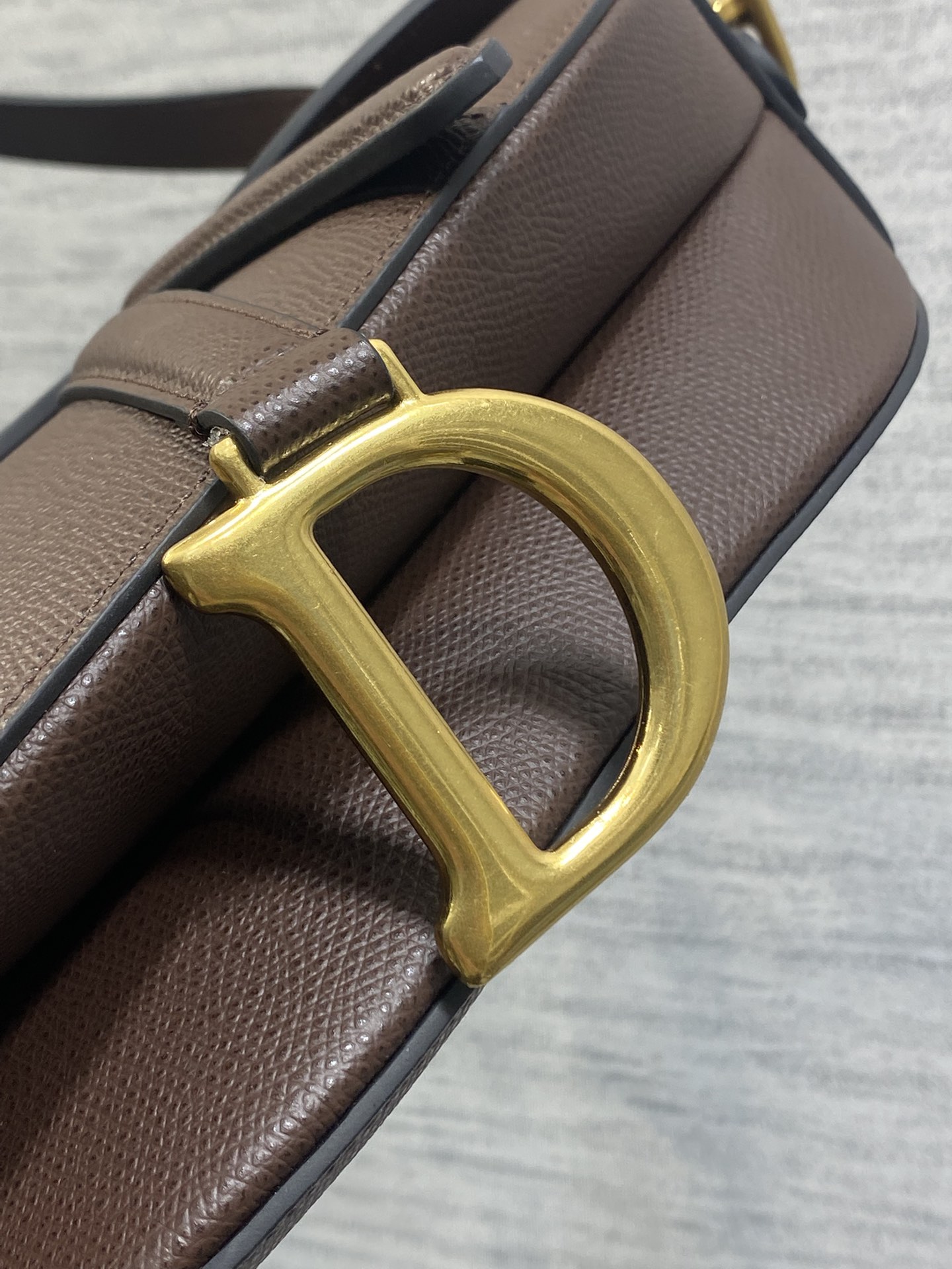 现货‼️CD Saddle经典马鞍包🈶️王者中的王者，地位不可撼动☝️席卷了整个时尚圈今年依旧火爆啊🍀这