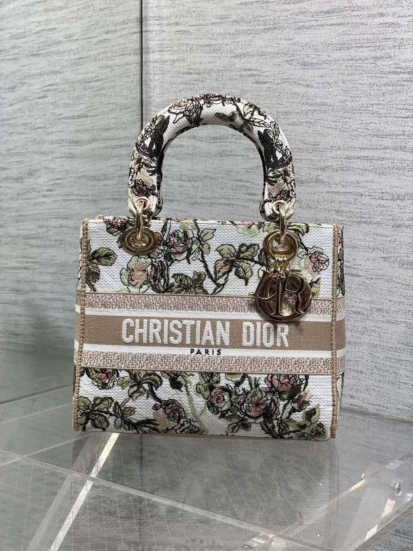 现货‼️Dior Lady D-Lite手袋，2024早春系列，帆布材质+精致花卉刺绣，搭配