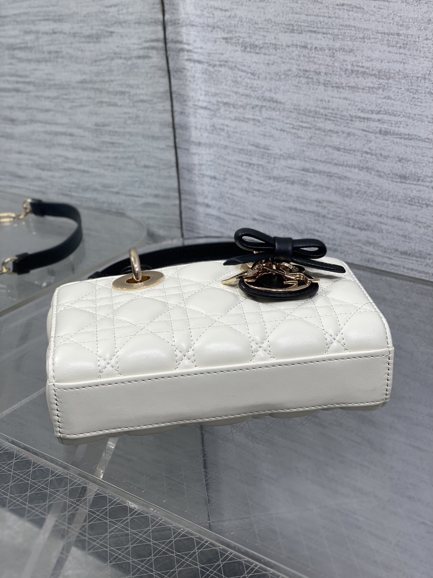 黑拼白现货‼️D-joy最新mini蝴蝶结🎀系列，说micro太小，小号太大的宝贝们都看过来，新出的mi