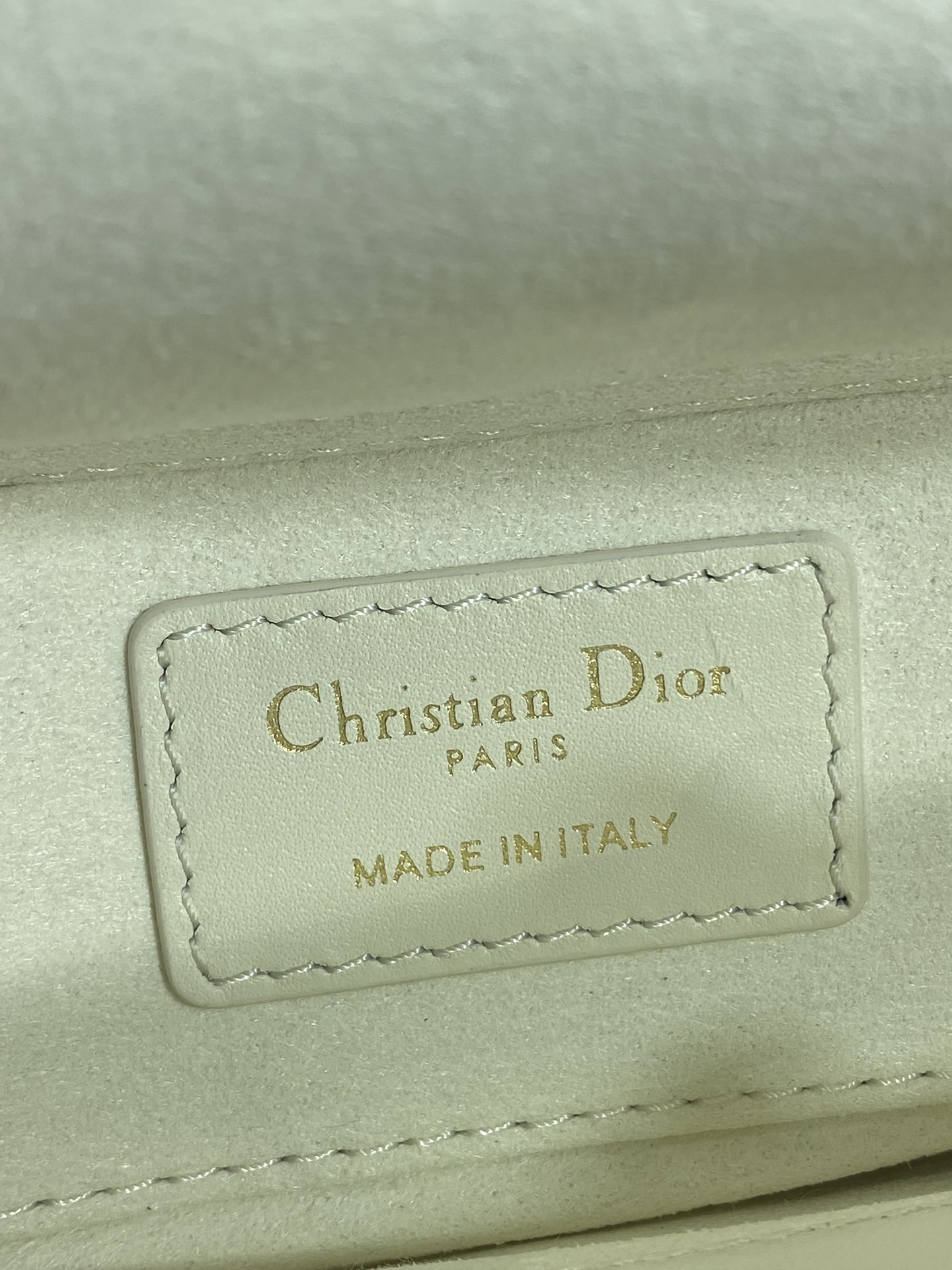 黑拼白现货‼️D-joy最新mini蝴蝶结🎀系列，说micro太小，小号太大的宝贝们都看过来，新出的mi