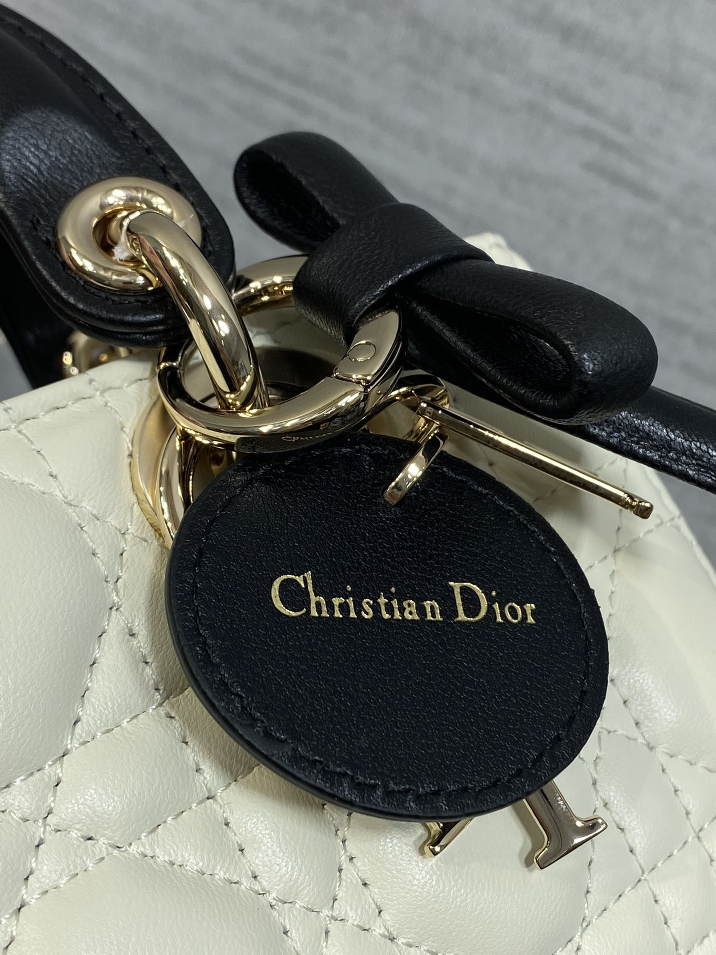 黑拼白现货‼️D-joy最新mini蝴蝶结🎀系列，说micro太小，小号太大的宝贝们都看过来，新出的mi