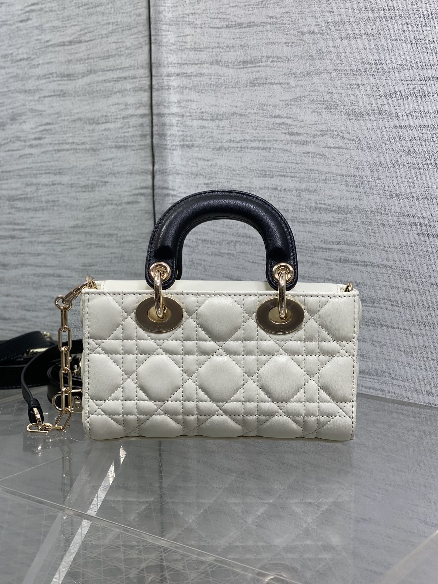 黑拼白现货‼️D-joy最新mini蝴蝶结🎀系列，说micro太小，小号太大的宝贝们都看过来，新出的mi