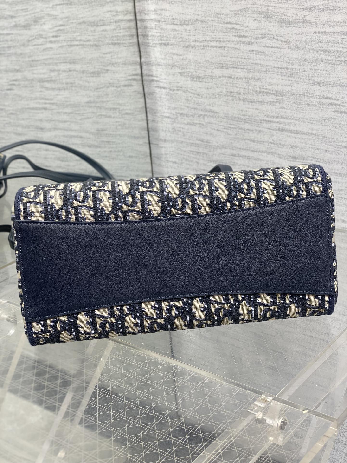 现货‼️Dior2026春夏新款老花蝴蝶结托特包，经典Oblique帆布+蝴蝶结点缀超优雅少女感，轻便自