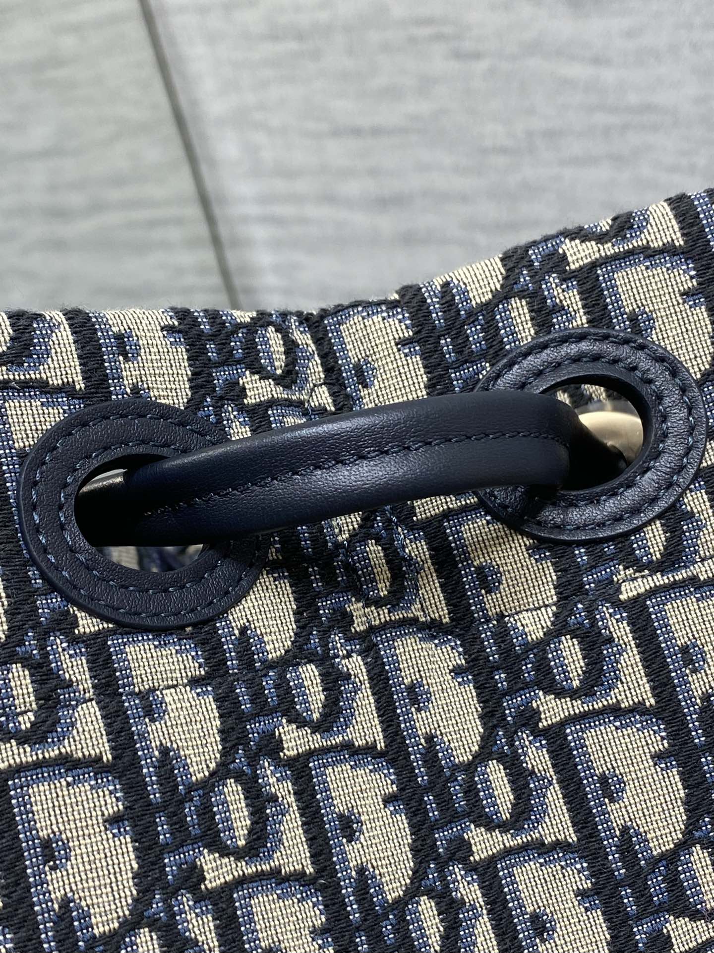 现货‼️Dior2026春夏新款老花蝴蝶结托特包，经典Oblique帆布+蝴蝶结点缀超优雅少女感，轻便自