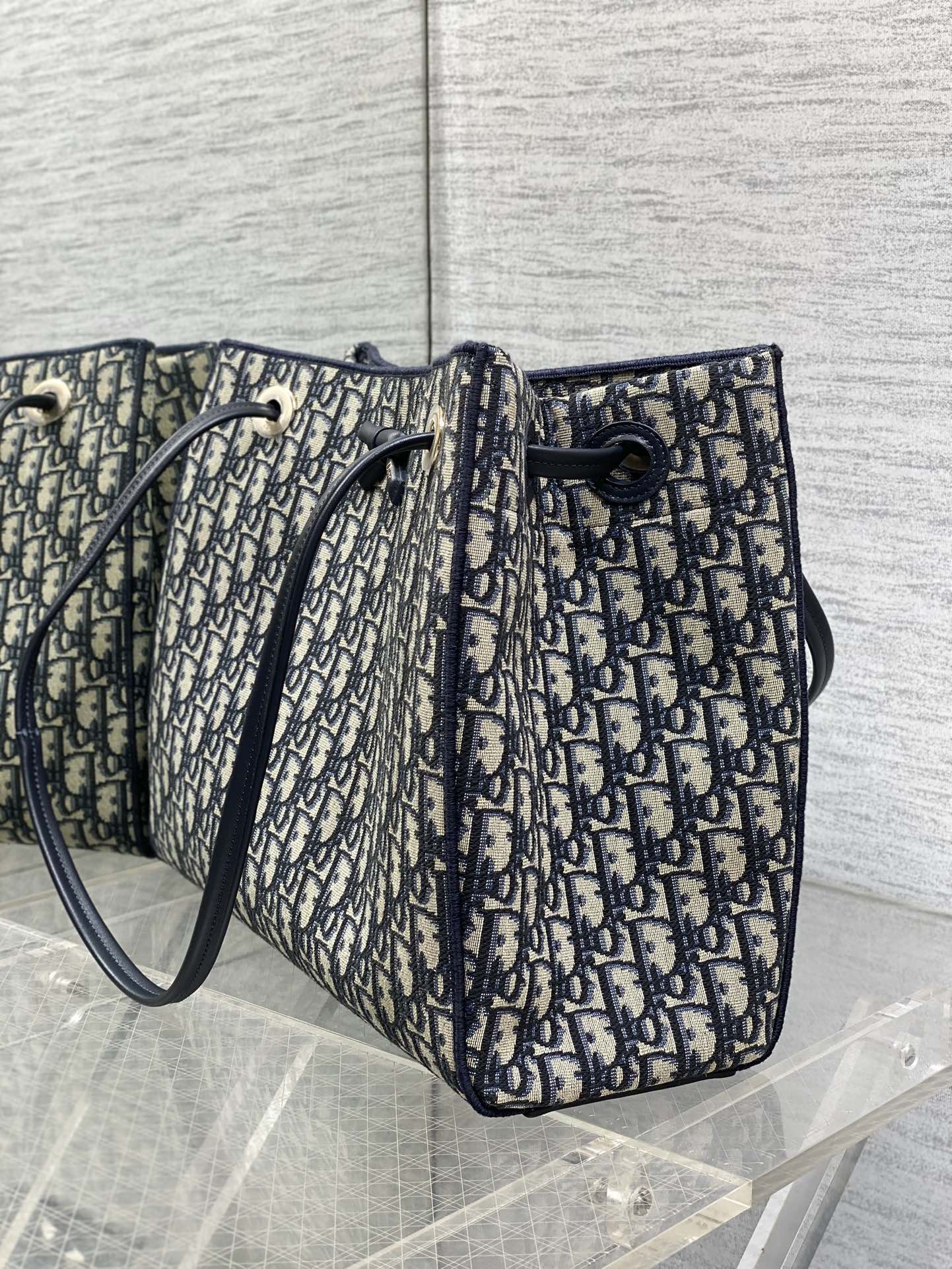 现货‼️Dior2026春夏新款老花蝴蝶结托特包，经典Oblique帆布+蝴蝶结点缀超优雅少女感，轻便自