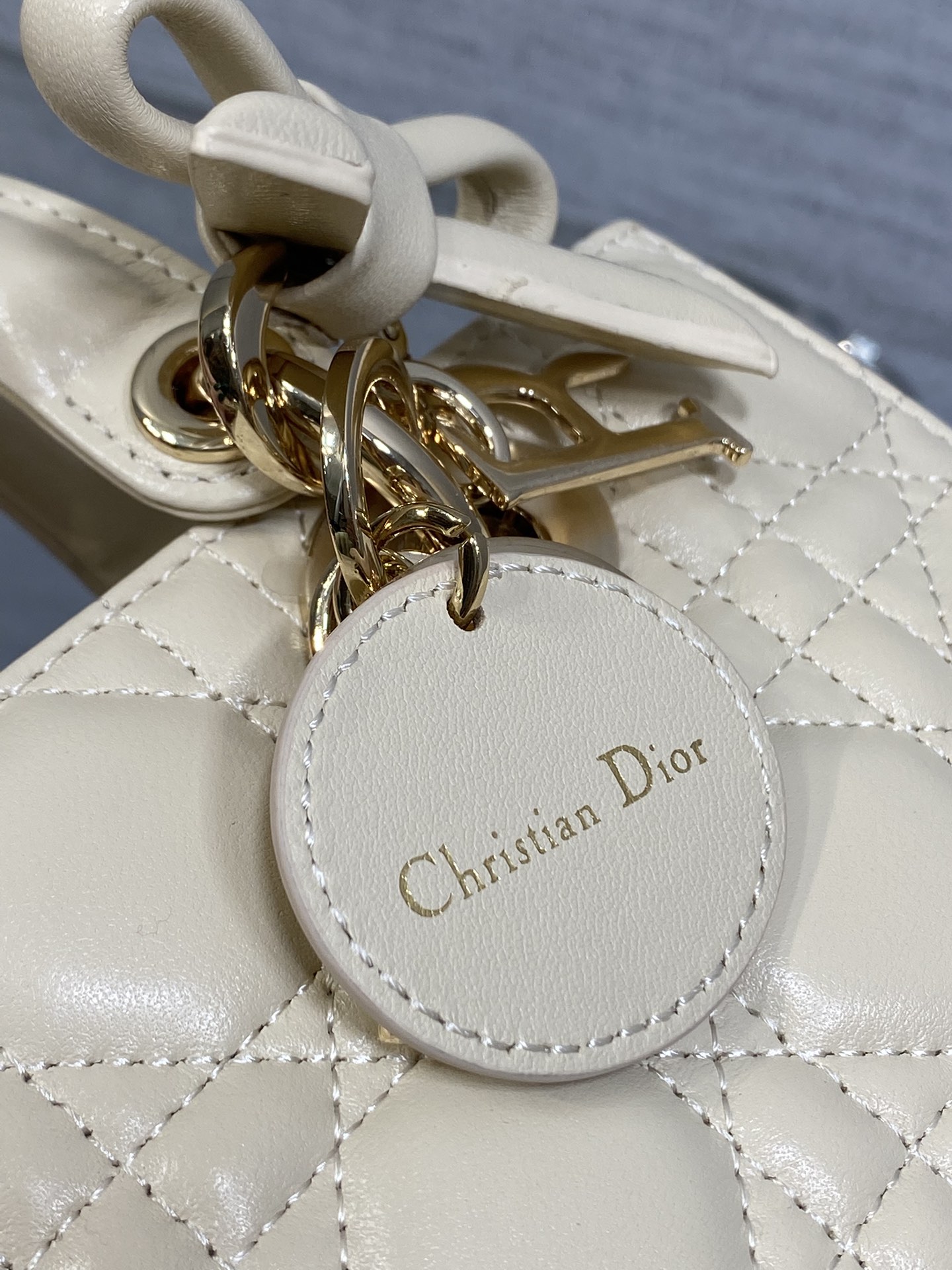 浅米色现货‼️D-joy最新mini蝴蝶结🎀系列，说micro太小，小号太大的宝贝们都看过来，新出的mi