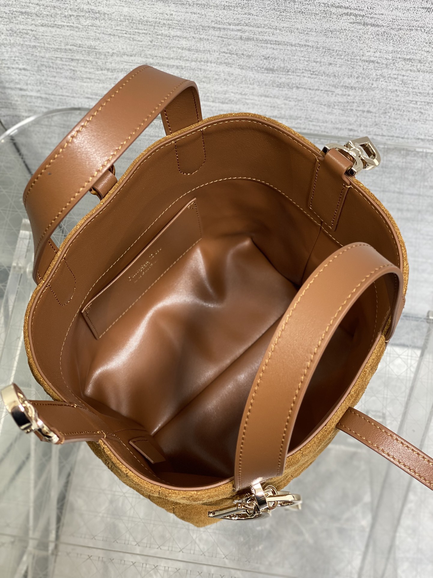 绒面皮现货‼️Toujours竖版系列最新绒面皮配皮小号，简约又不失百搭，专属的菜篮子，有点太美了，高颜