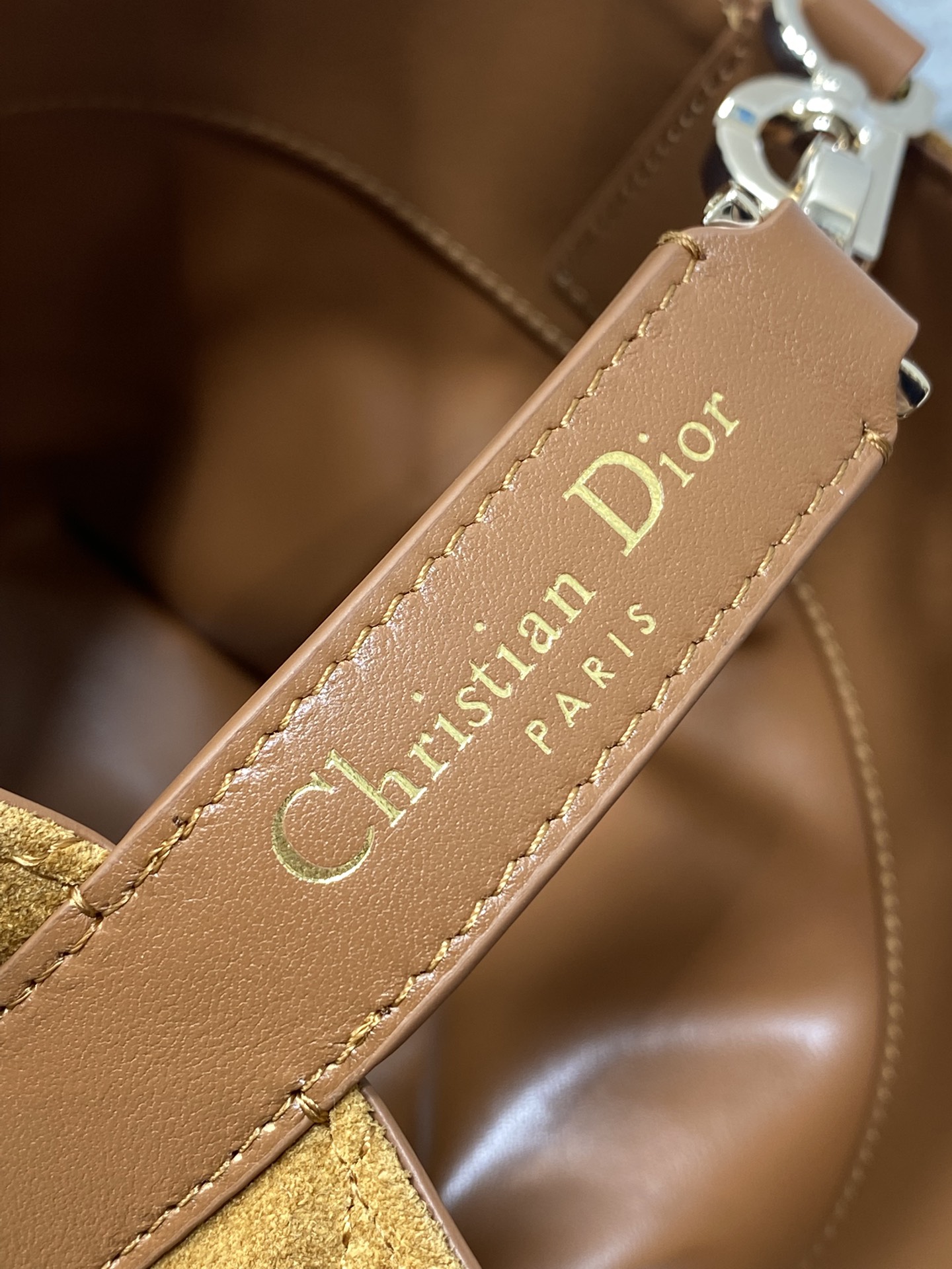 绒面皮现货‼️Toujours竖版系列最新绒面皮配皮小号，简约又不失百搭，专属的菜篮子，有点太美了，高颜