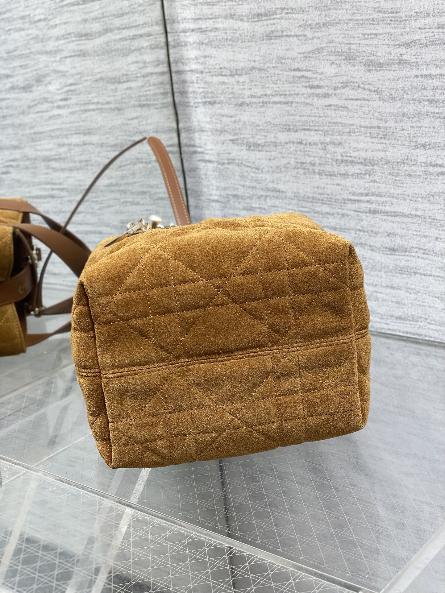 绒面皮现货‼️Toujours竖版系列最新绒面皮配皮小号，简约又不失百搭，专属的菜篮子，有点太美了，高颜