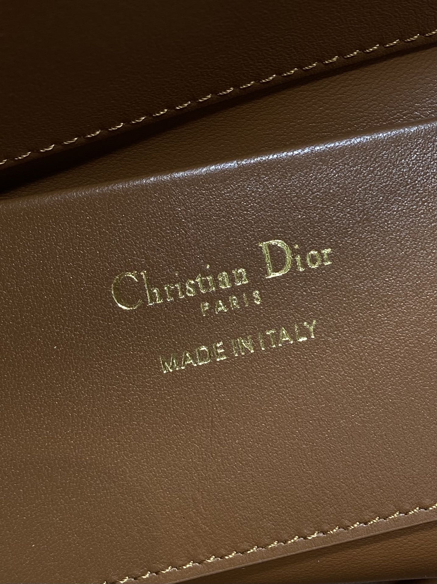 绒面皮现货‼️Toujours竖版系列最新绒面皮配皮小号，简约又不失百搭，专属的菜篮子，有点太美了，高颜