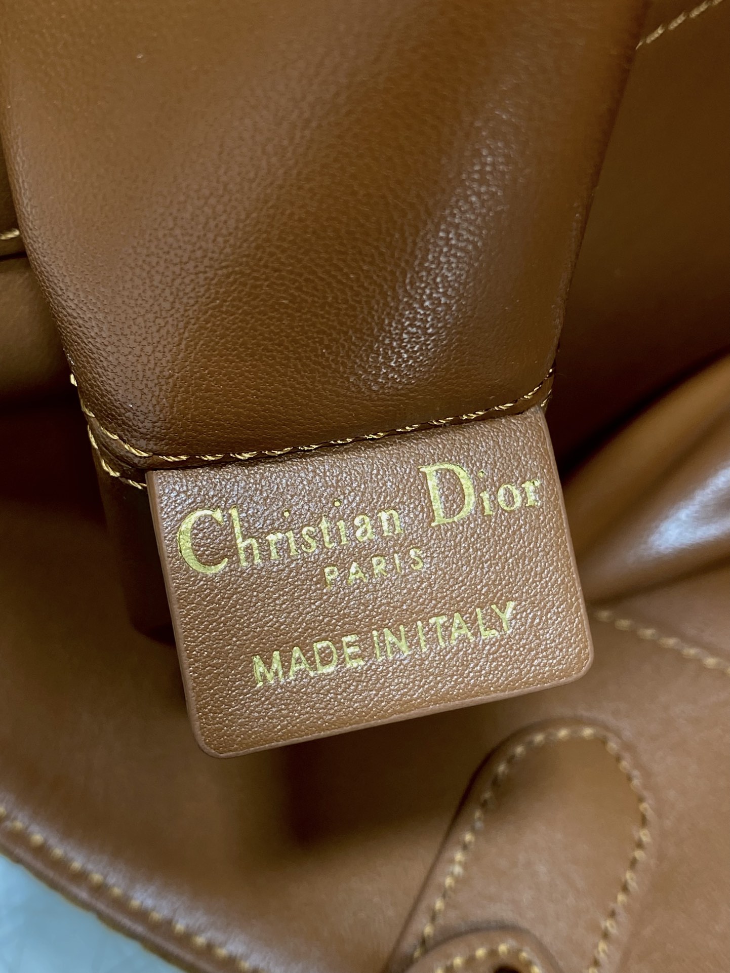 中号现货‼️Toujours系列秋冬最新绒面皮配皮系列，有点太美了，高颜值大包包，颜色非常清新，让人眼前