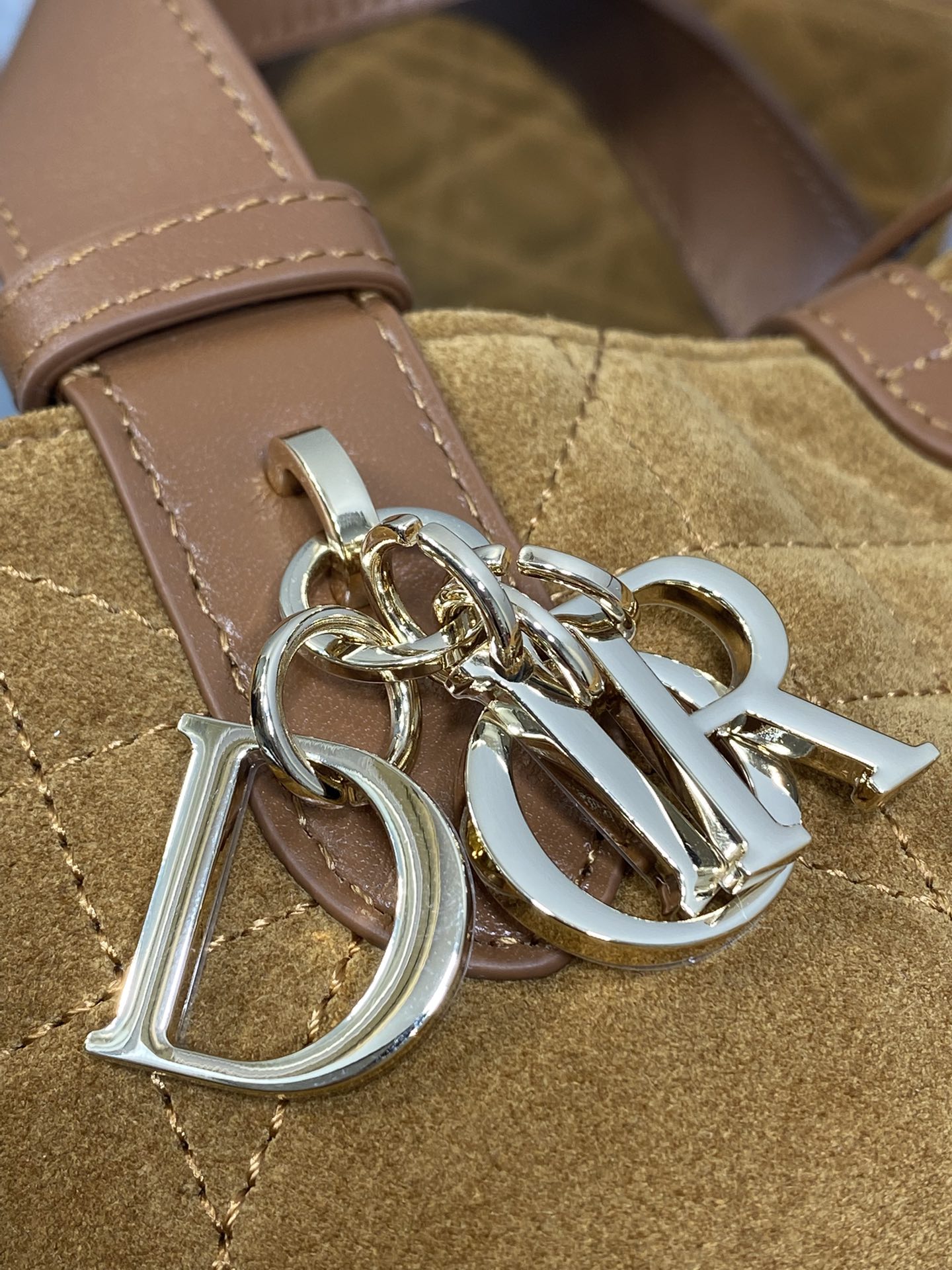 小号现货‼️Toujours系列秋冬最新绒面皮系列，有点太美了，高颜值大包包，颜色非常清新，让人眼前一亮