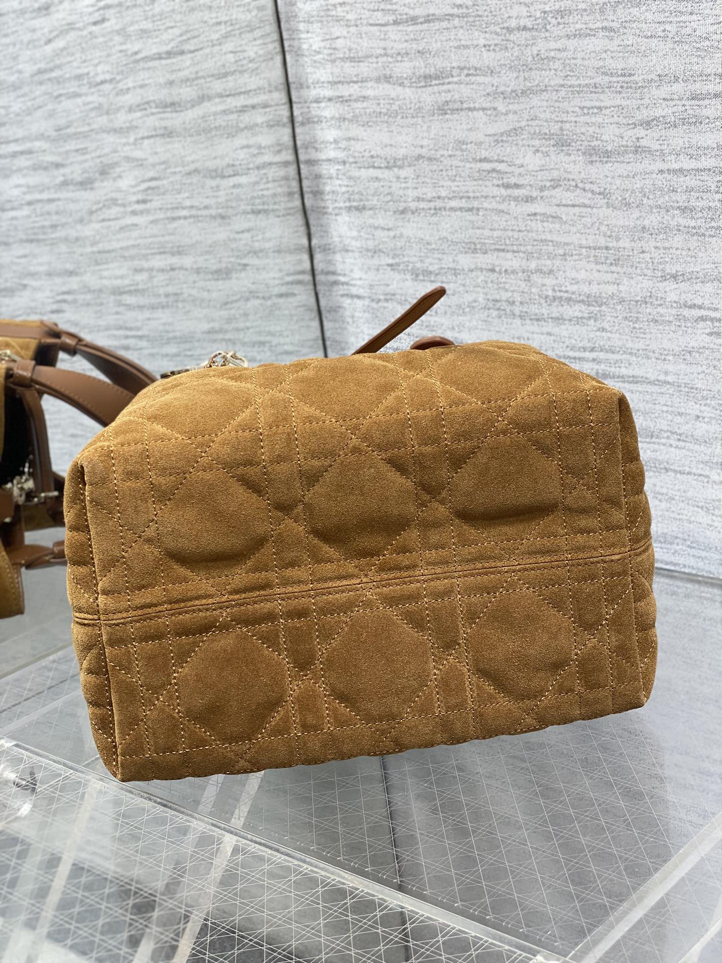 小号现货‼️Toujours系列秋冬最新绒面皮系列，有点太美了，高颜值大包包，颜色非常清新，让人眼前一亮