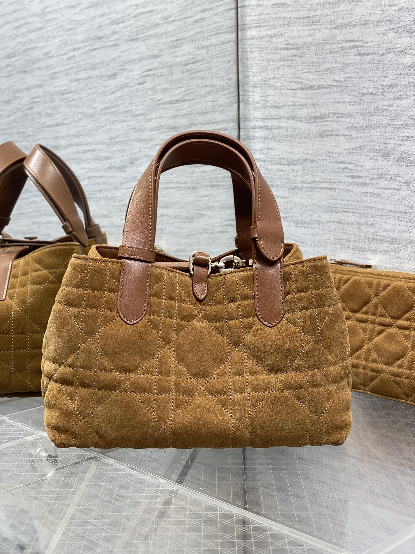 小号现货‼️Toujours系列秋冬最新绒面皮系列，有点太美了，高颜值大包包，颜色非常清新，让人眼前一亮