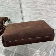 现货‼️Diorly 春夏新款中号系列柔软的磨砂牛皮革,超级有质感简洁又大气的包形,满满的高级感肩带搭配 现货‼️Diorly 春夏新款中号系列柔软的磨砂牛皮革,超级有质感简洁又大气的包形,满满的高级感肩带搭配