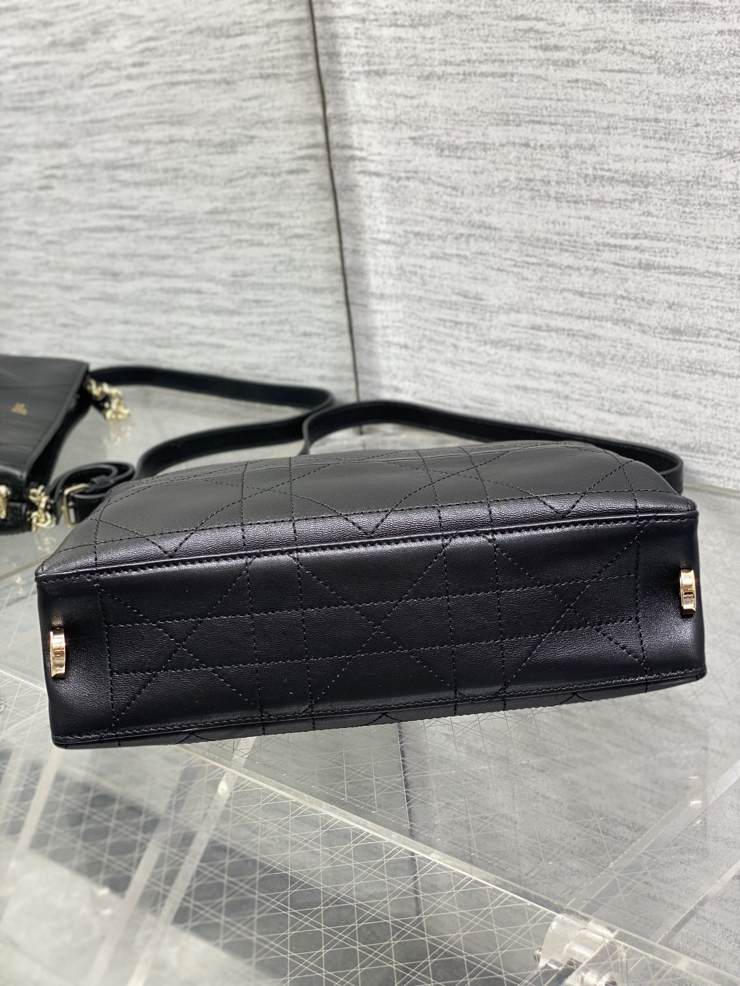 现货‼️Dior 2026 Trianon新款Hobo链条包，黑色菱格纹皮革+金属链条肩带，优雅又实用！