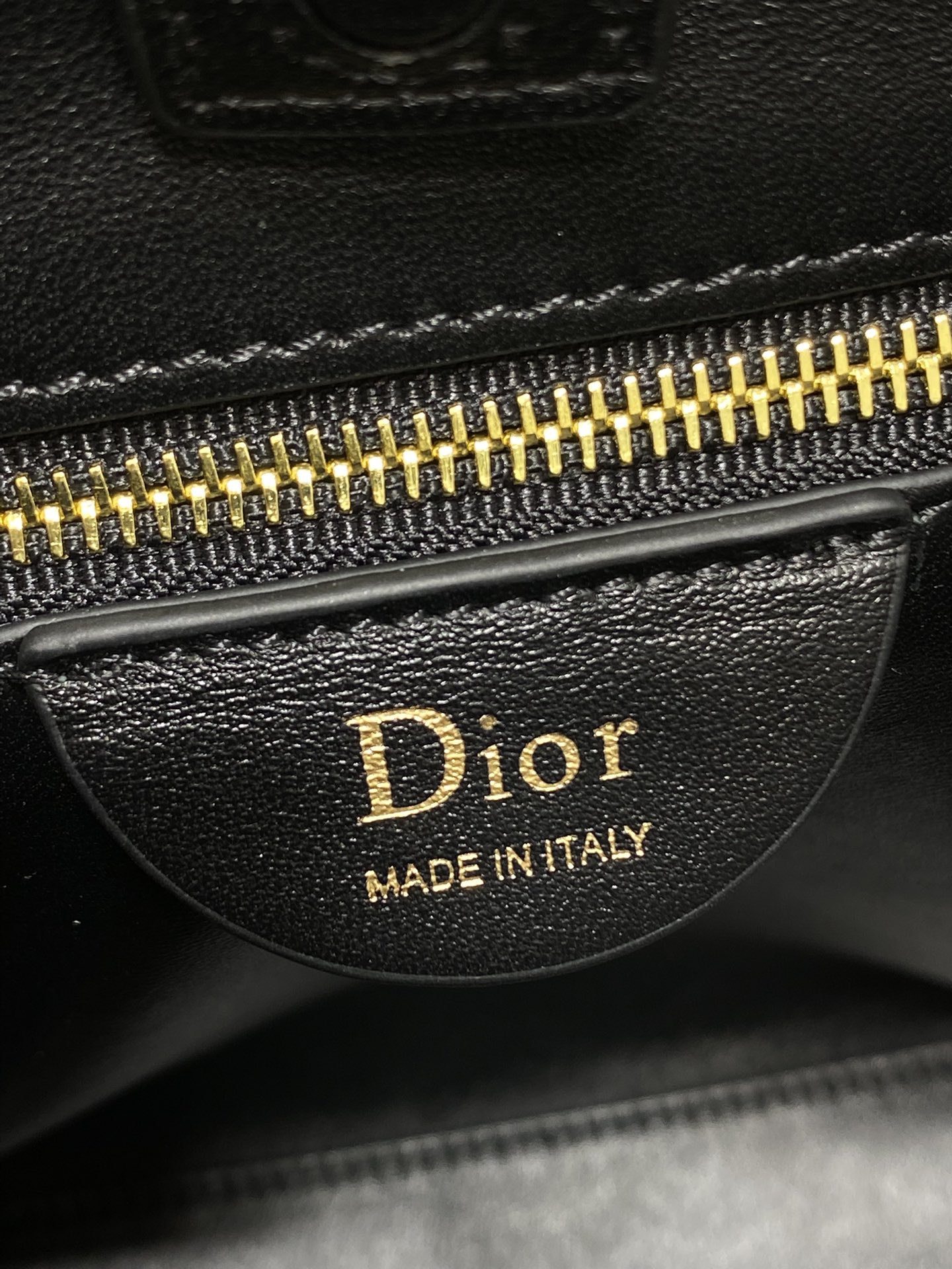 现货‼️Dior 2026 Trianon新款Hobo链条包，黑色菱格纹皮革+金属链条肩带，优雅又实用！