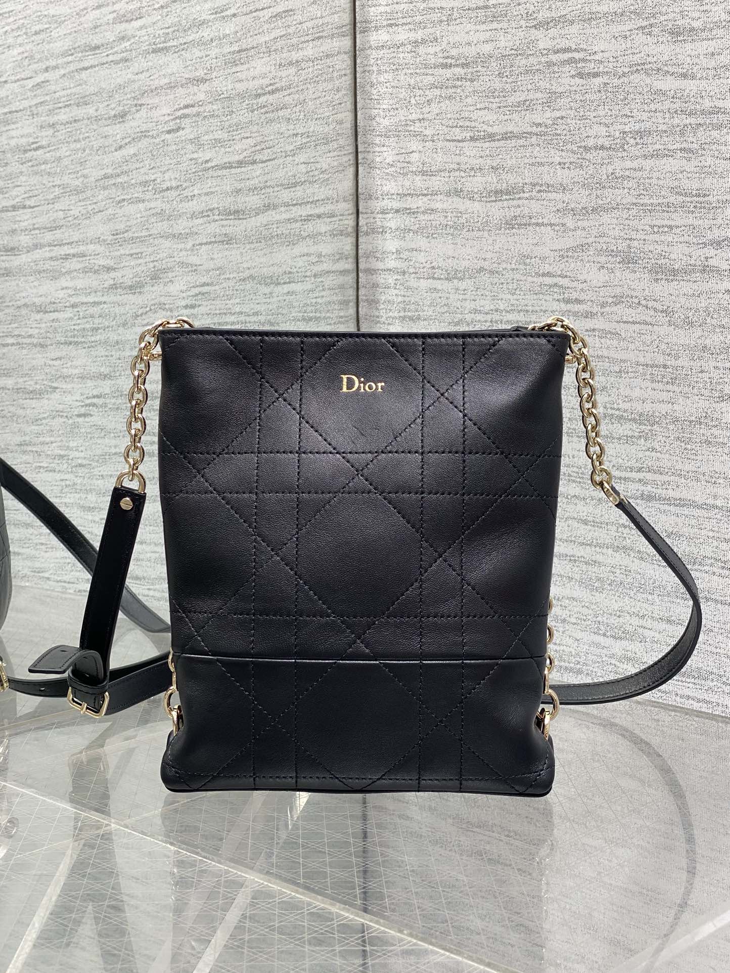 现货‼️Dior 2026 Trianon新款Hobo链条包，黑色菱格纹皮革+金属链条肩带，优雅又实用！