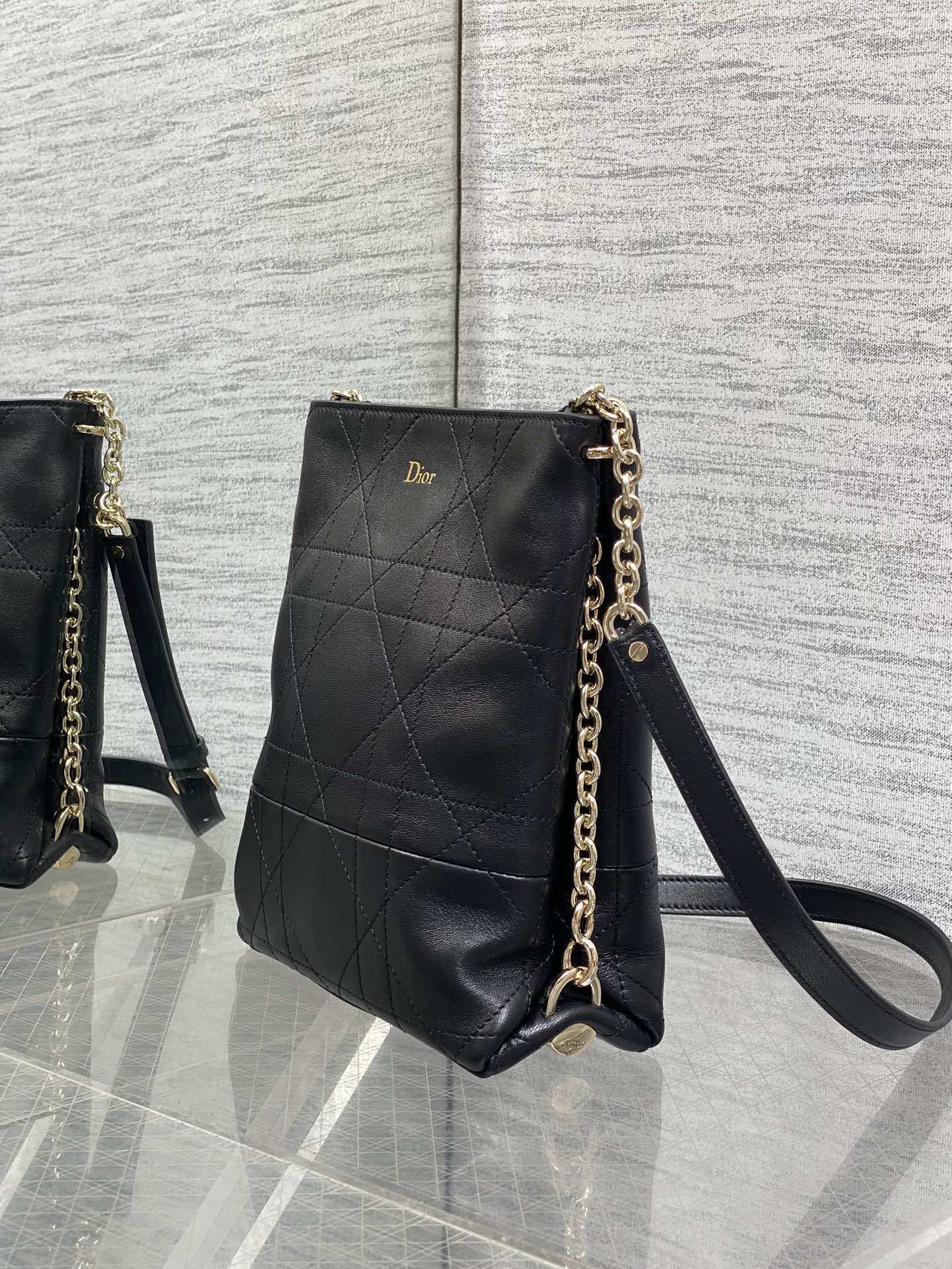 现货‼️Dior 2026 Trianon新款Hobo链条包，黑色菱格纹皮革+金属链条肩带，优雅又实用！