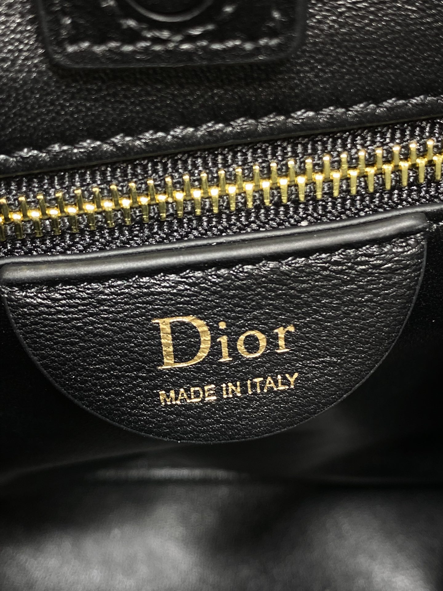 现货‼️Dior 2026 Trianon新款Hobo链条包，黑色菱格纹皮革+金属链条肩带，优雅又实用！