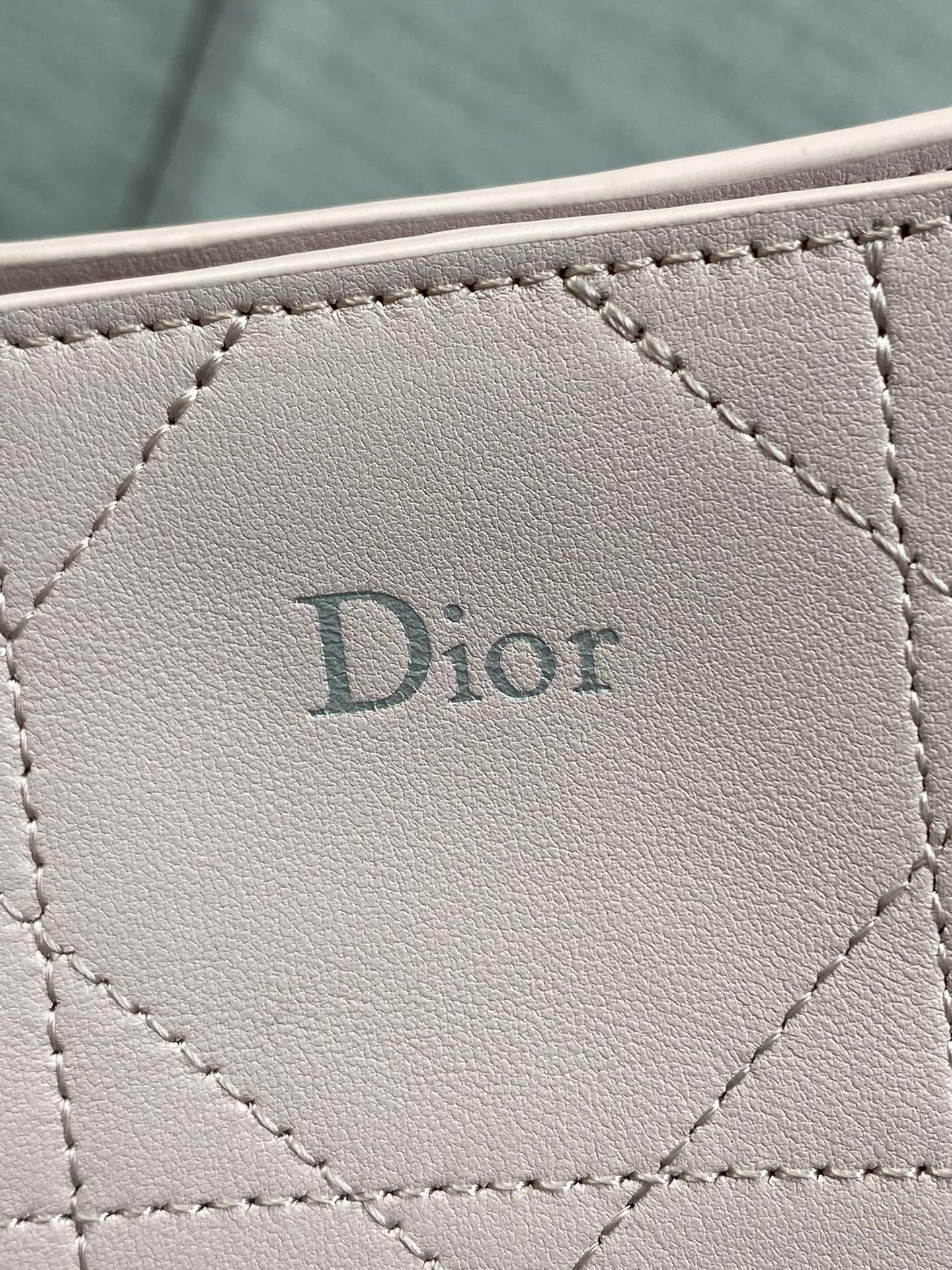 现货‼️Dior 2026 Trianon新款Hobo链条包，黑色菱格纹皮革+金属链条肩带，优雅又实用！