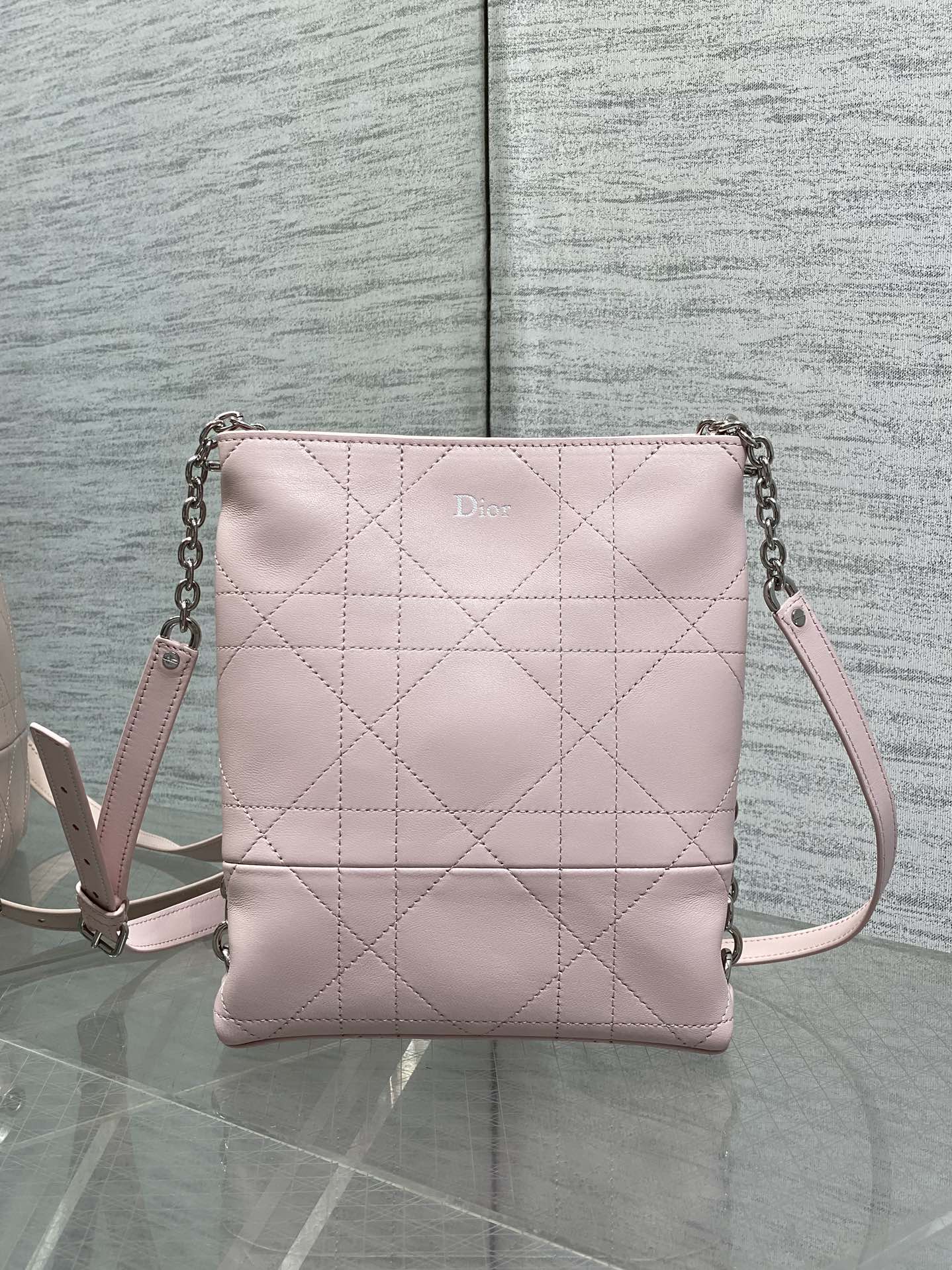 现货‼️Dior 2026 Trianon新款Hobo链条包，黑色菱格纹皮革+金属链条肩带，优雅又实用！