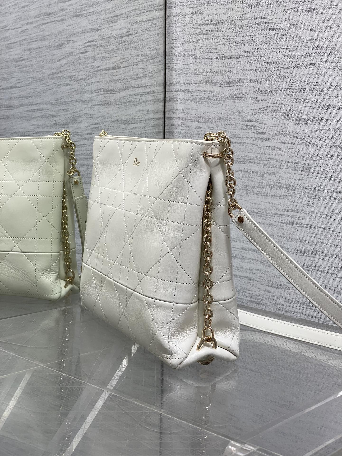 现货‼️Dior 2026 Trianon新款Hobo链条包，黑色菱格纹皮革+金属链条肩带，优雅又实用！