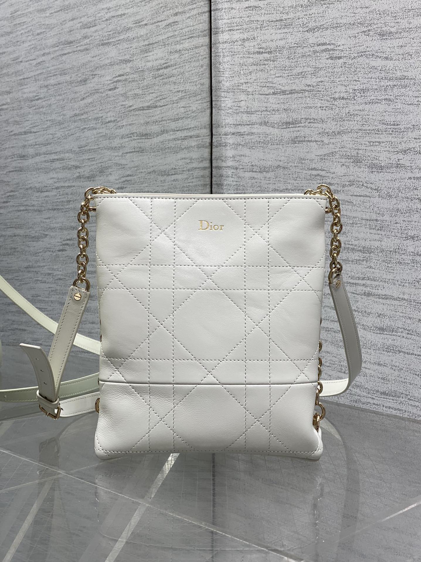 现货‼️Dior 2026 Trianon新款Hobo链条包，黑色菱格纹皮革+金属链条肩带，优雅又实用！