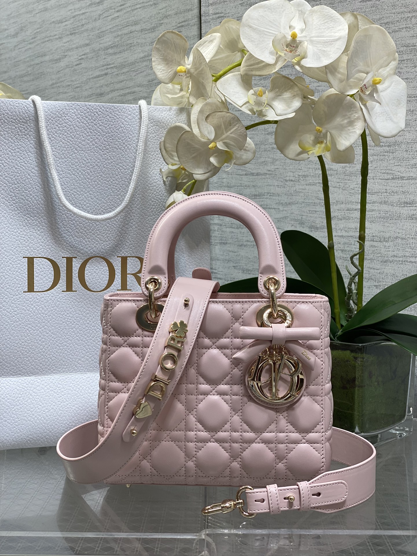 𝐋𝐚𝐝𝐲Lazo de piel de oveja rosa suave de cuatro cuadros