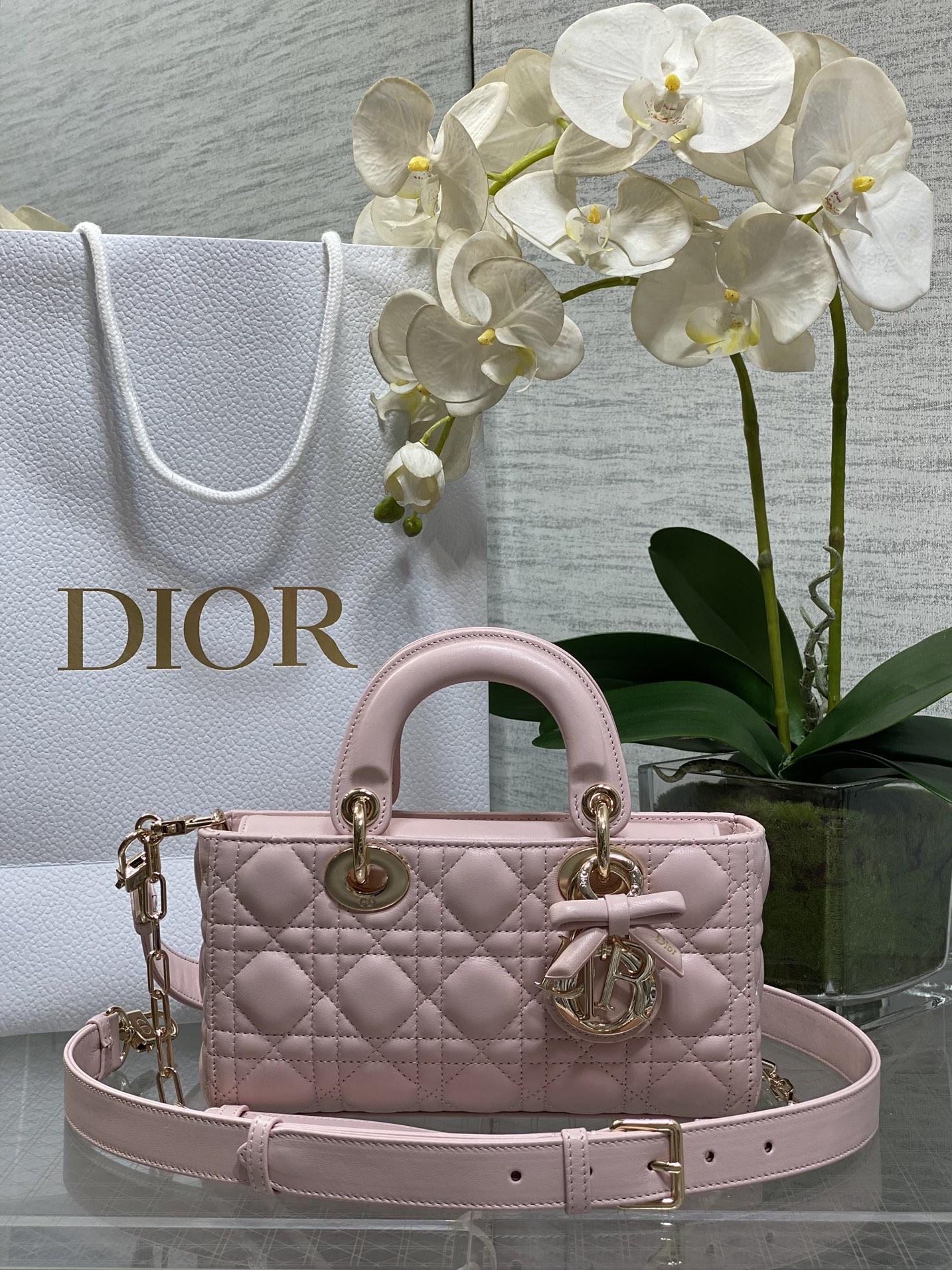 𝐃-𝐉𝐨𝐲 Último color rosa suave con lazo, forro de cuero original de tamaño pequeño con cachemira