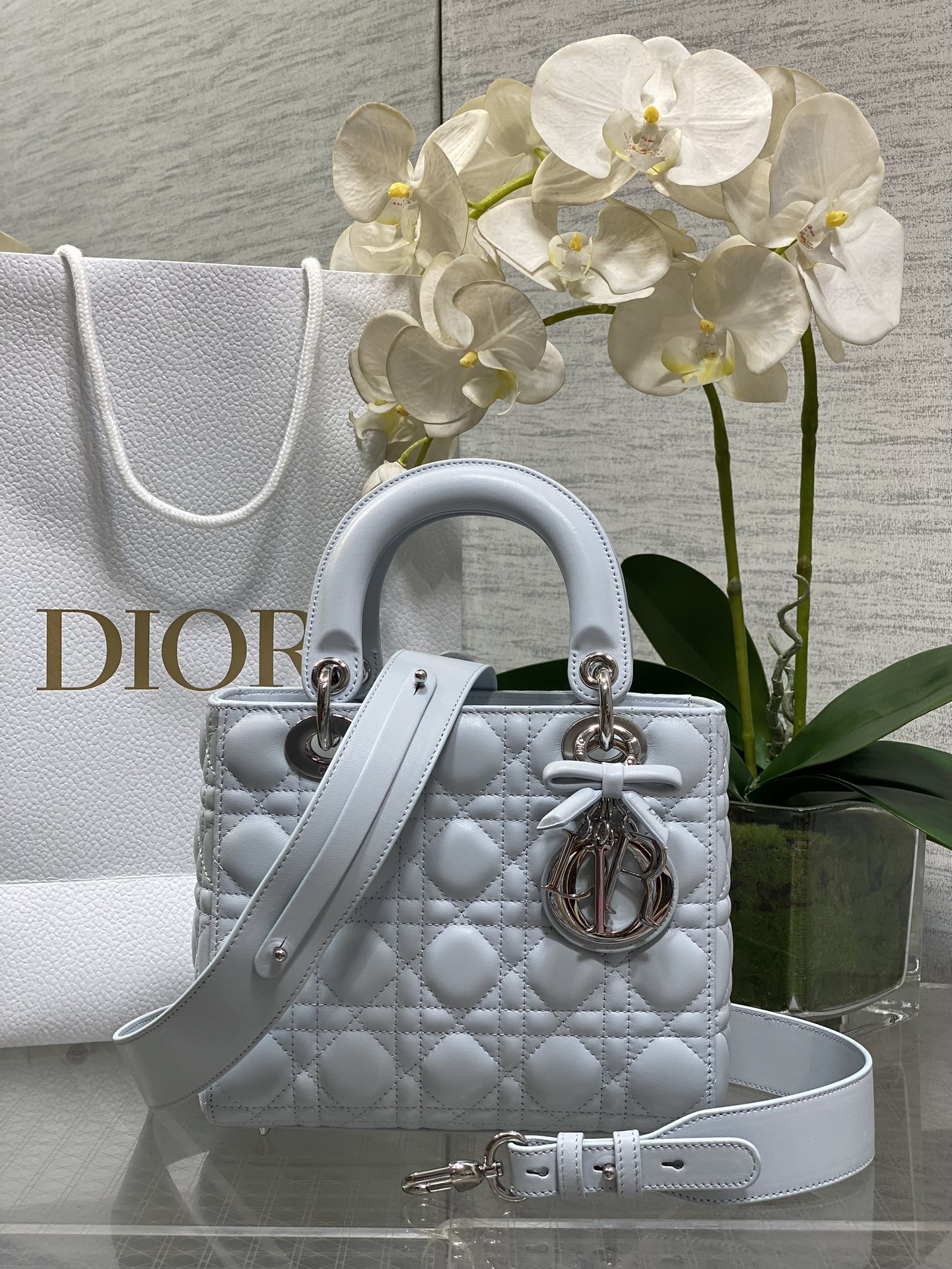 𝐋𝐚𝐝𝐲Lazo de piel de oveja azul glaciar de cuatro marcos