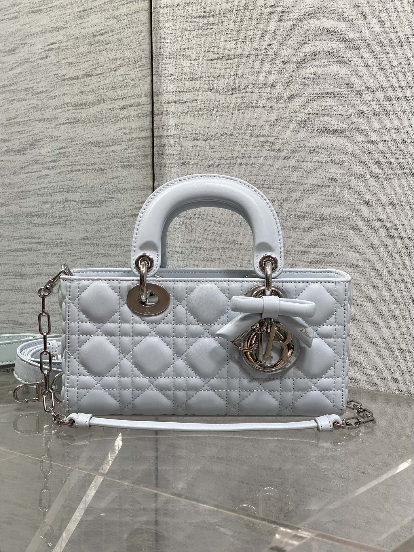 冰川蓝现货‼️D-joy小号系列最新蝴蝶结🎀五金，新出的尺寸更小巧，更显得精致，大爆款的节奏🔥，包包自带