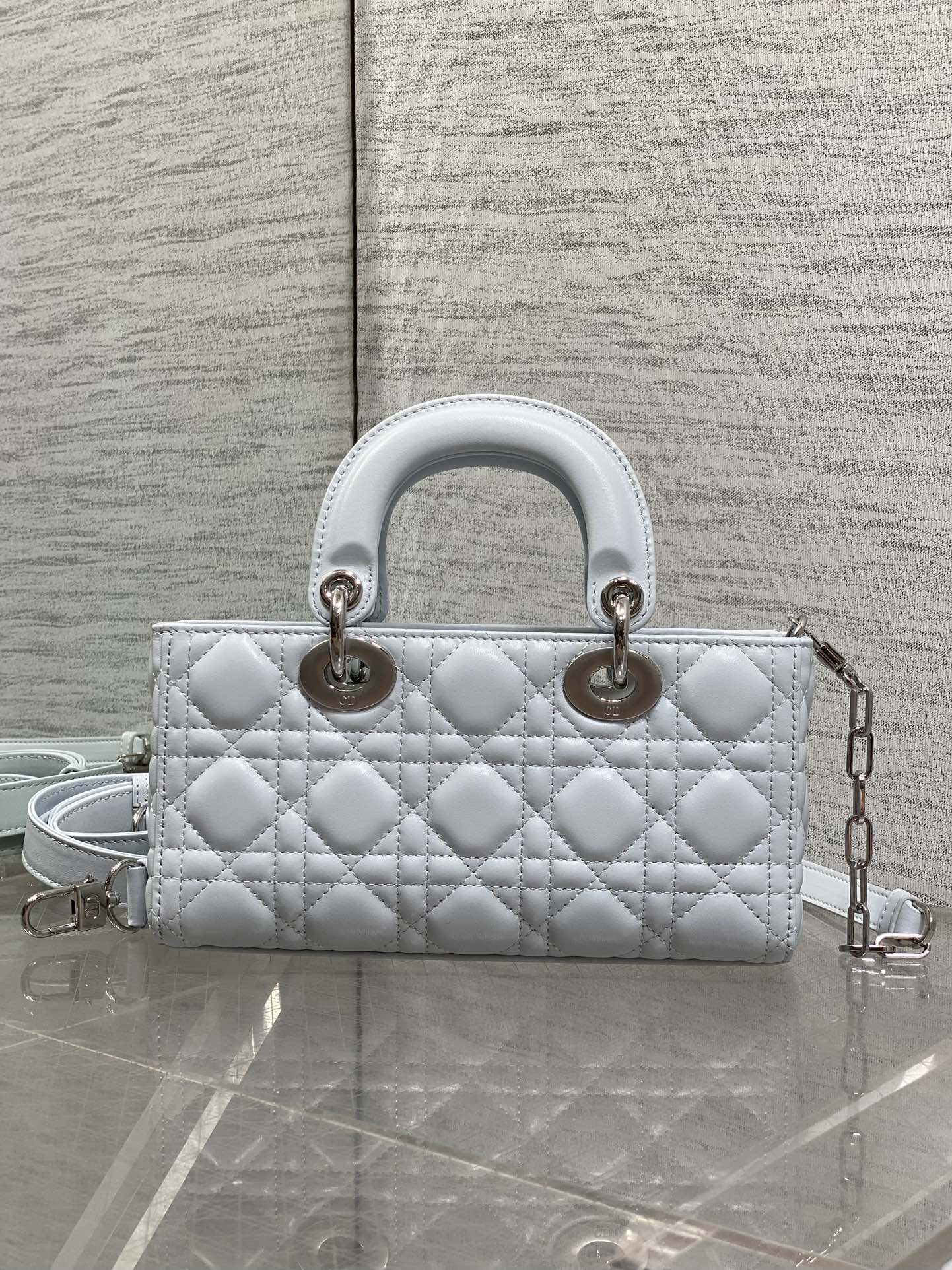 冰川蓝现货‼️D-joy小号系列最新蝴蝶结🎀五金，新出的尺寸更小巧，更显得精致，大爆款的节奏🔥，包包自带