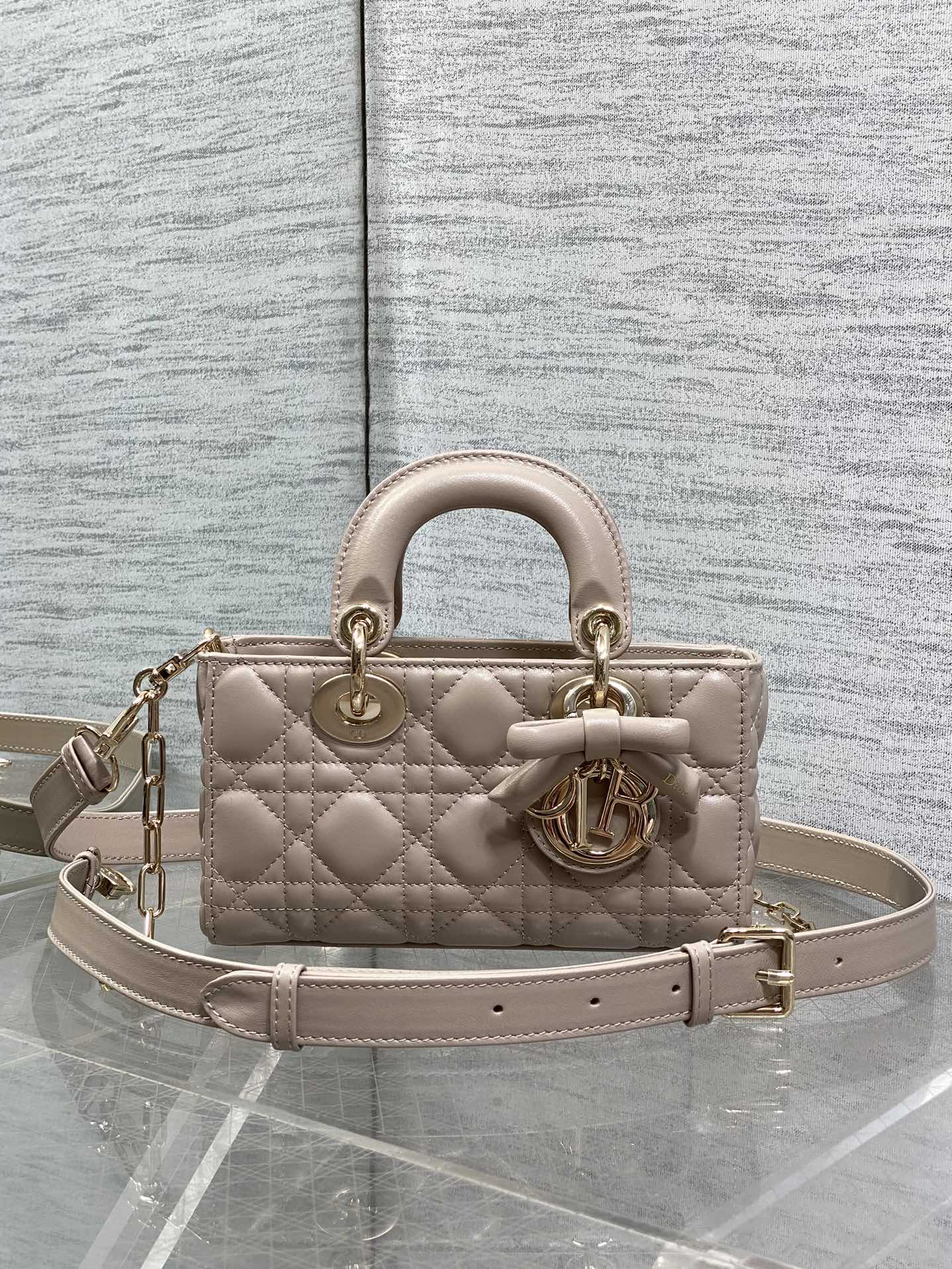 胭脂米现货‼️D-joy最新mini蝴蝶结🎀系列，说micro太小，小号太大的宝贝们都看过来，新出的mi