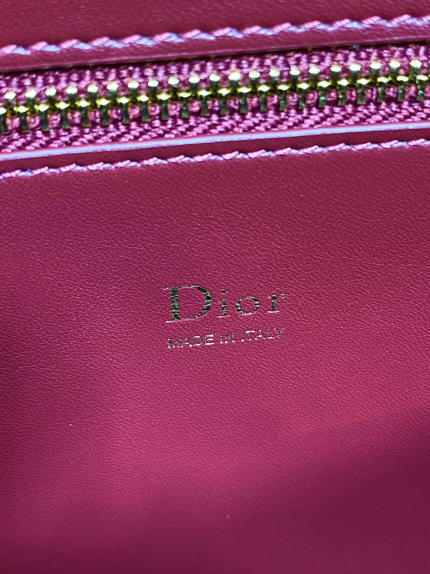 大号现货‼️Dior2026最新蝴蝶结手提包，把“蝴蝶结”焊在系列里.蝴蝶结也不再是小女生的甜腻感，新设