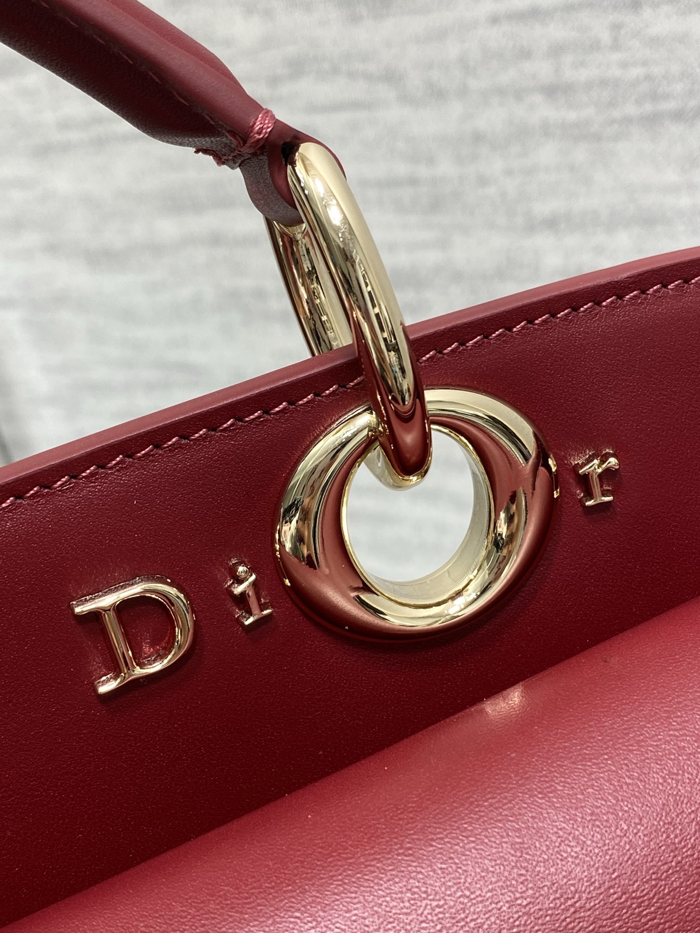 大号现货‼️Dior2026最新蝴蝶结手提包，把“蝴蝶结”焊在系列里.蝴蝶结也不再是小女生的甜腻感，新设